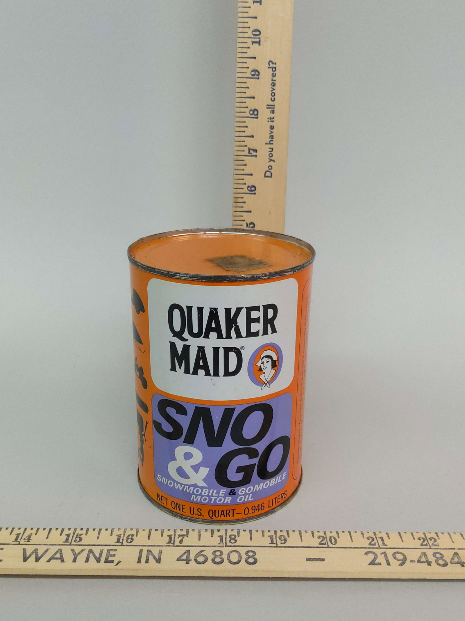 Full Quaker Maid Sno & Co Snowmobile Oil Can: A full Quaker Maid Sno & Go snowmobile one quart oil can.