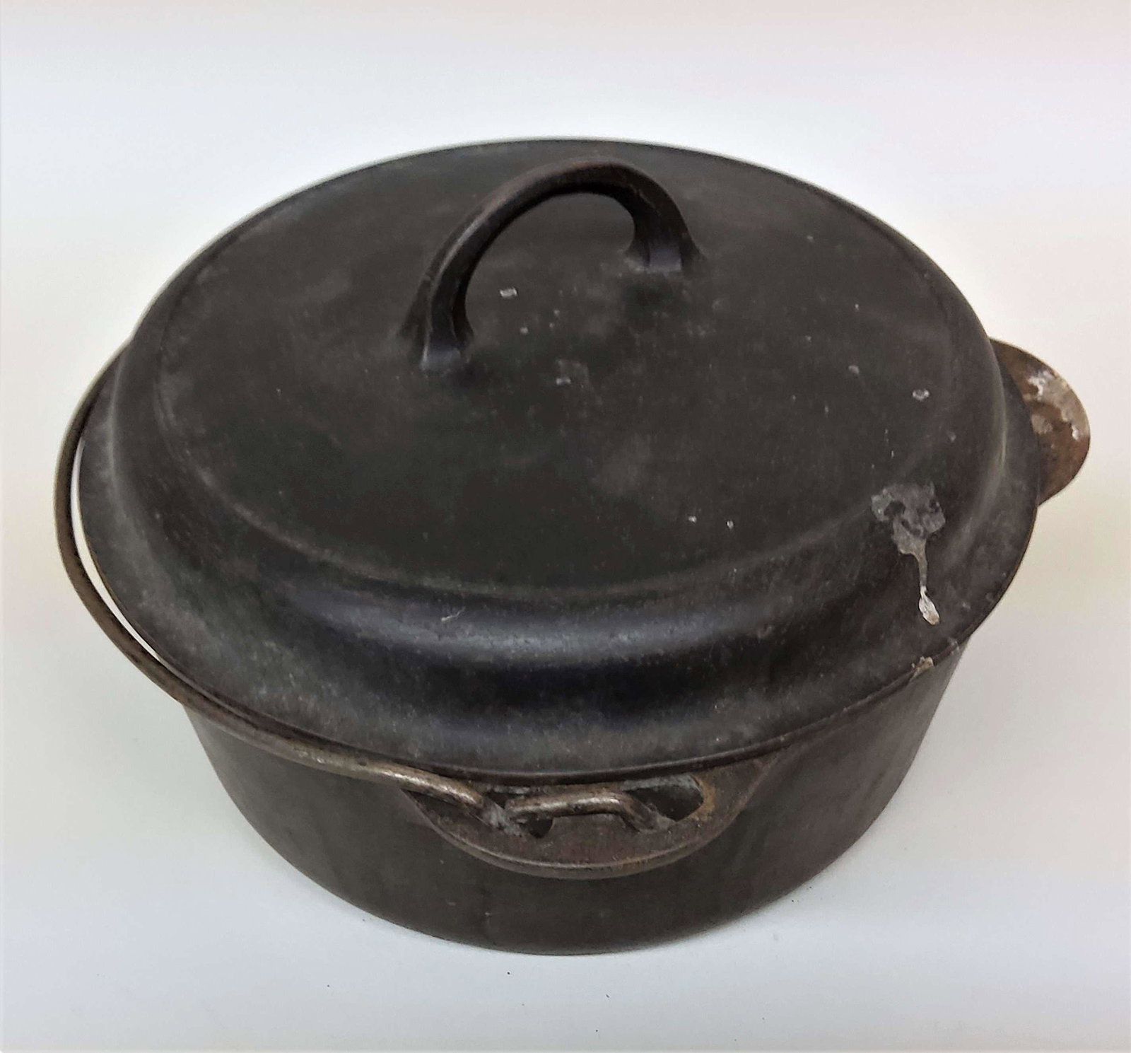 Griswold Cast Iron #8 Tite-Top Dutch Oven With Drainer: A Griswold #8 cast iron tite-top dutch oven with drainer. Base pattern 1228; lid pattern worn/obscured.