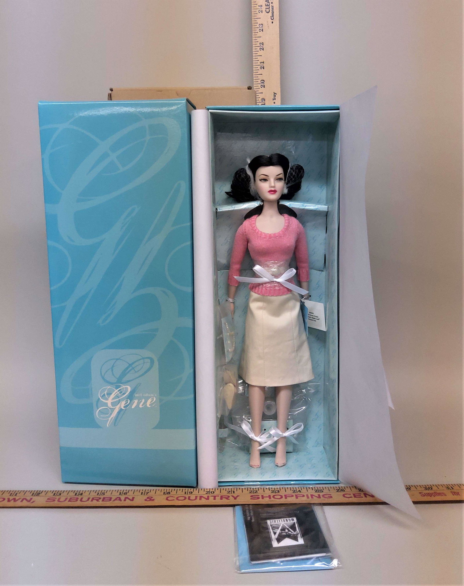 Mel Odom's Gene Madra Lord Special Scene Doll: Mel Odom's Gene Madra Lord Special Scene (Coral) doll.