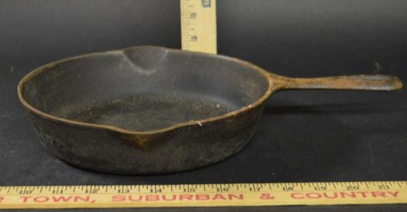 Griswold #6 Cast Iron Skillet Slant Logo: A Griswold #6 cast iron skiller with slant logo, pattern 699 E