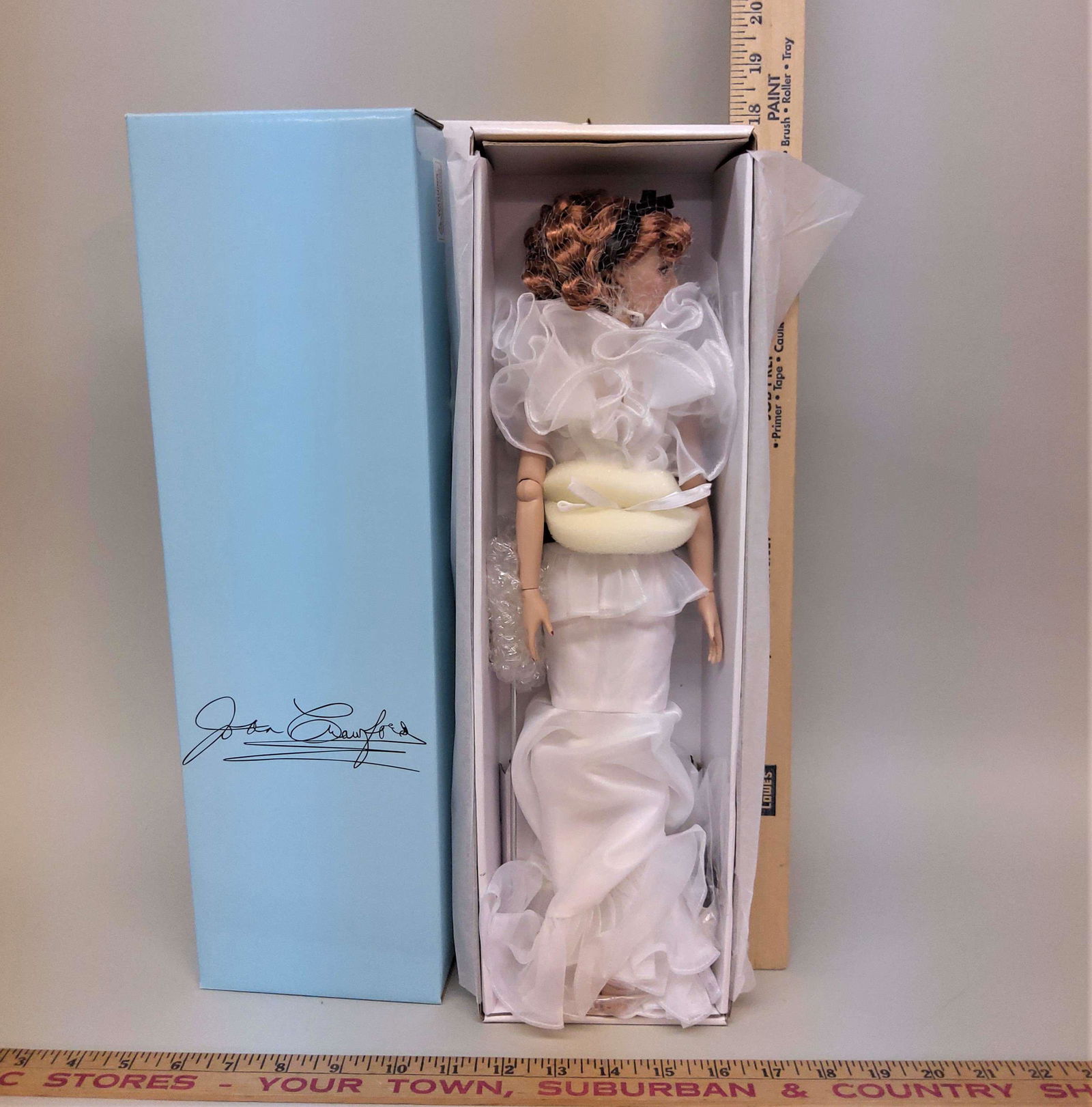 Tonner Hollywood Starlet Joan Crawford Doll: A Tonner "Hollywood Starlet" Joan Crawford doll.