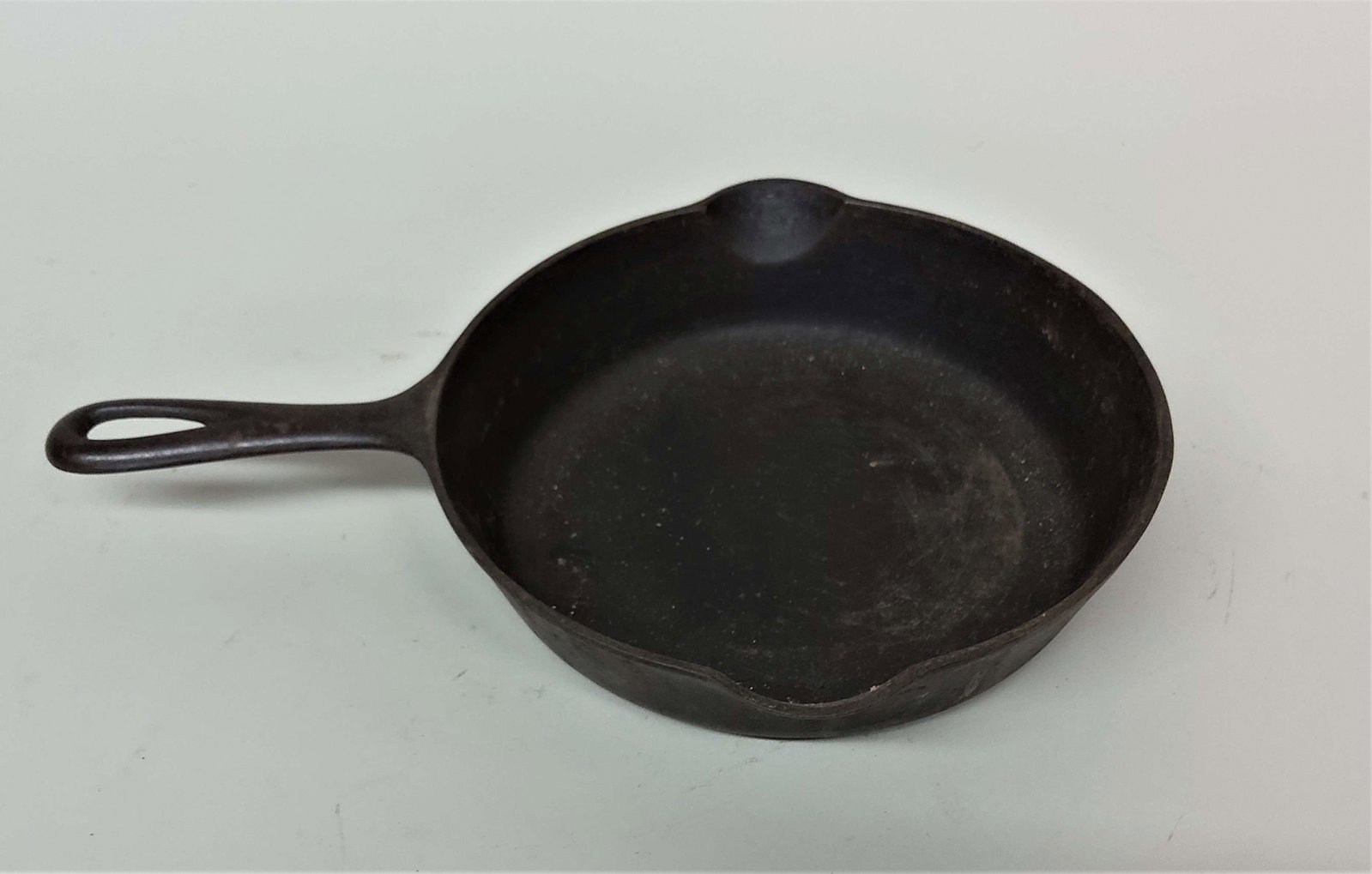 Griswold Cast Iron #5 Skillet: A Griswold cast iron #5 skillet, pattern 724