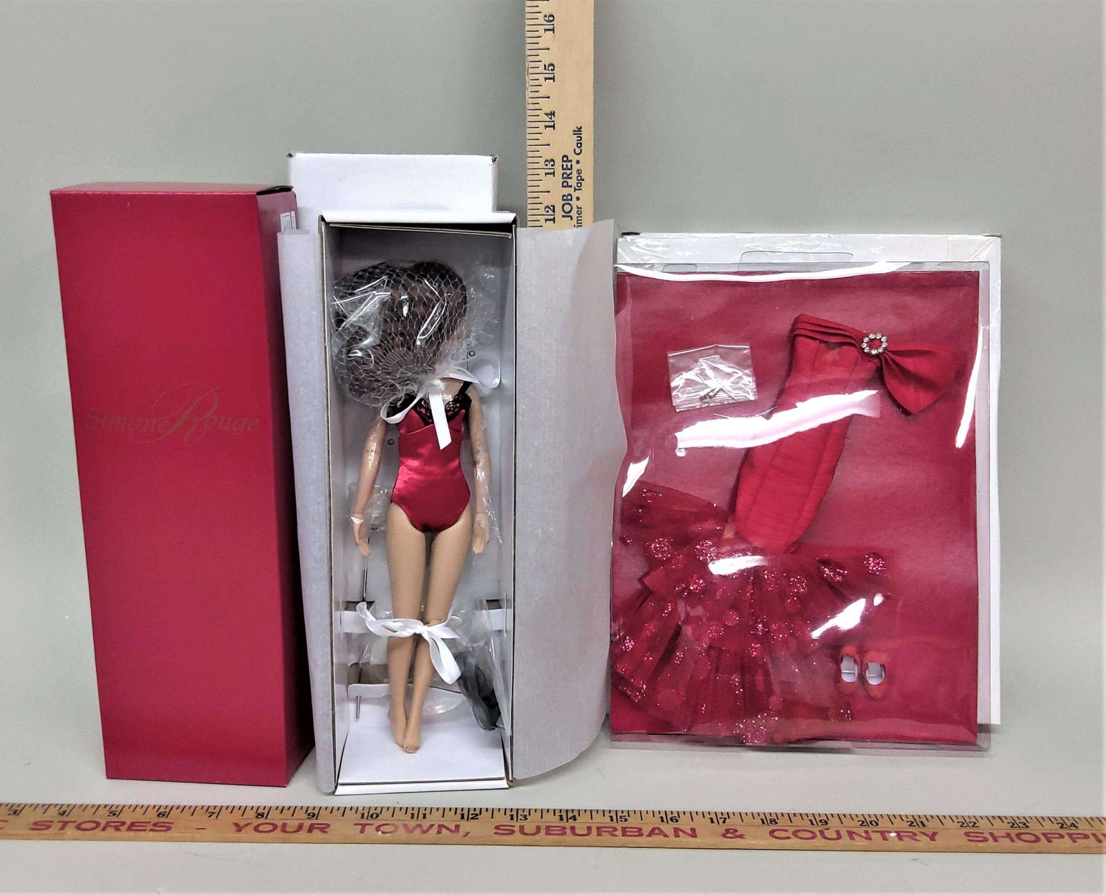 Effanbee Simone Rouge Doll & Outfit Set: An Effanbee Simone Rouge "Oh, la, la!" doll and an SR "Evening Allure" outfit set.