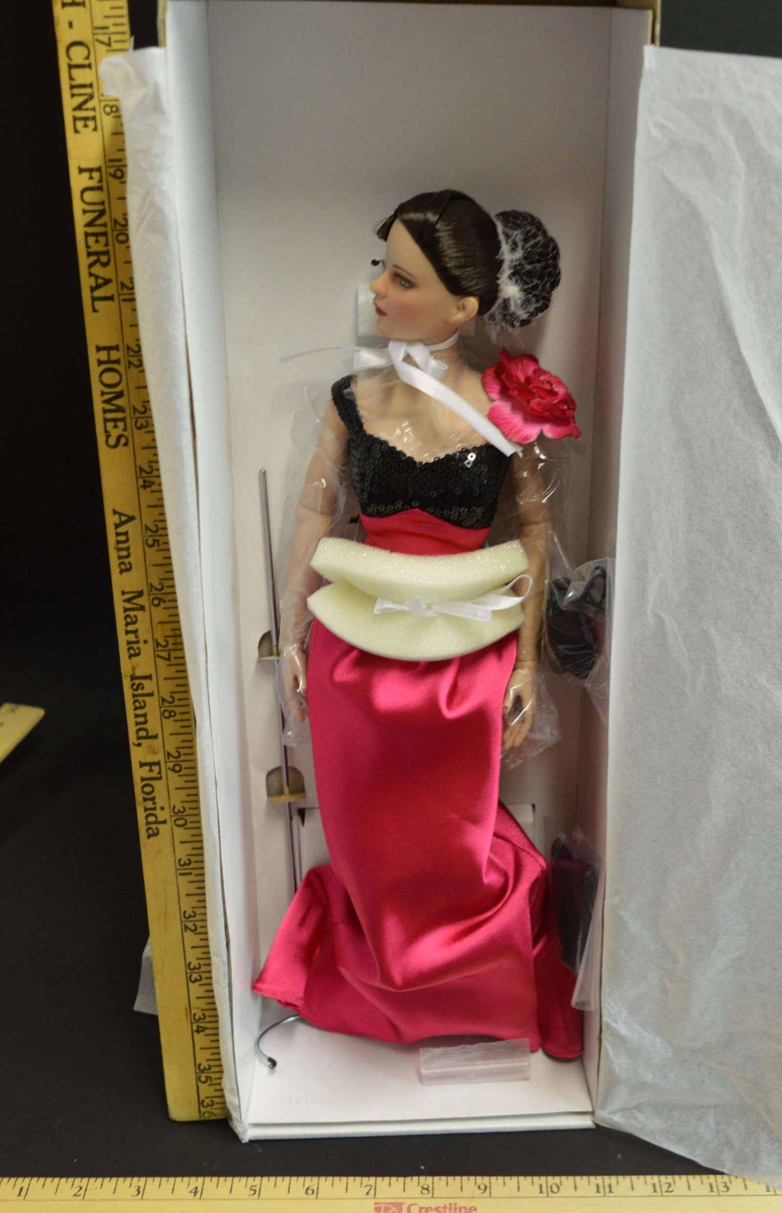 Tonner Vivaciously Vintage Dee Anna Denton Doll: A Tonner "Vivaciously Vintage" Dee Anna Denton Doll. T9DDDD02