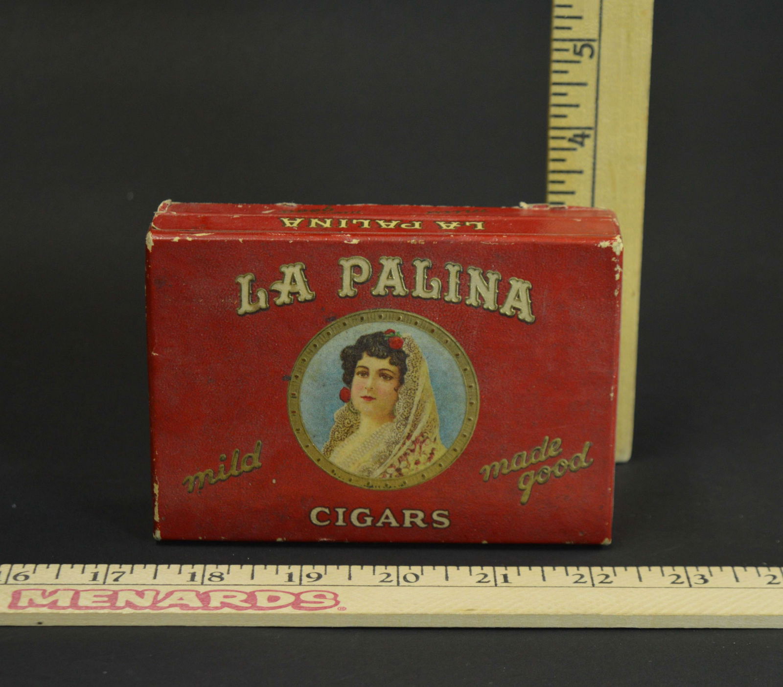 La Palina Paper Cigar Box: A "La Palina" paper cigar box.