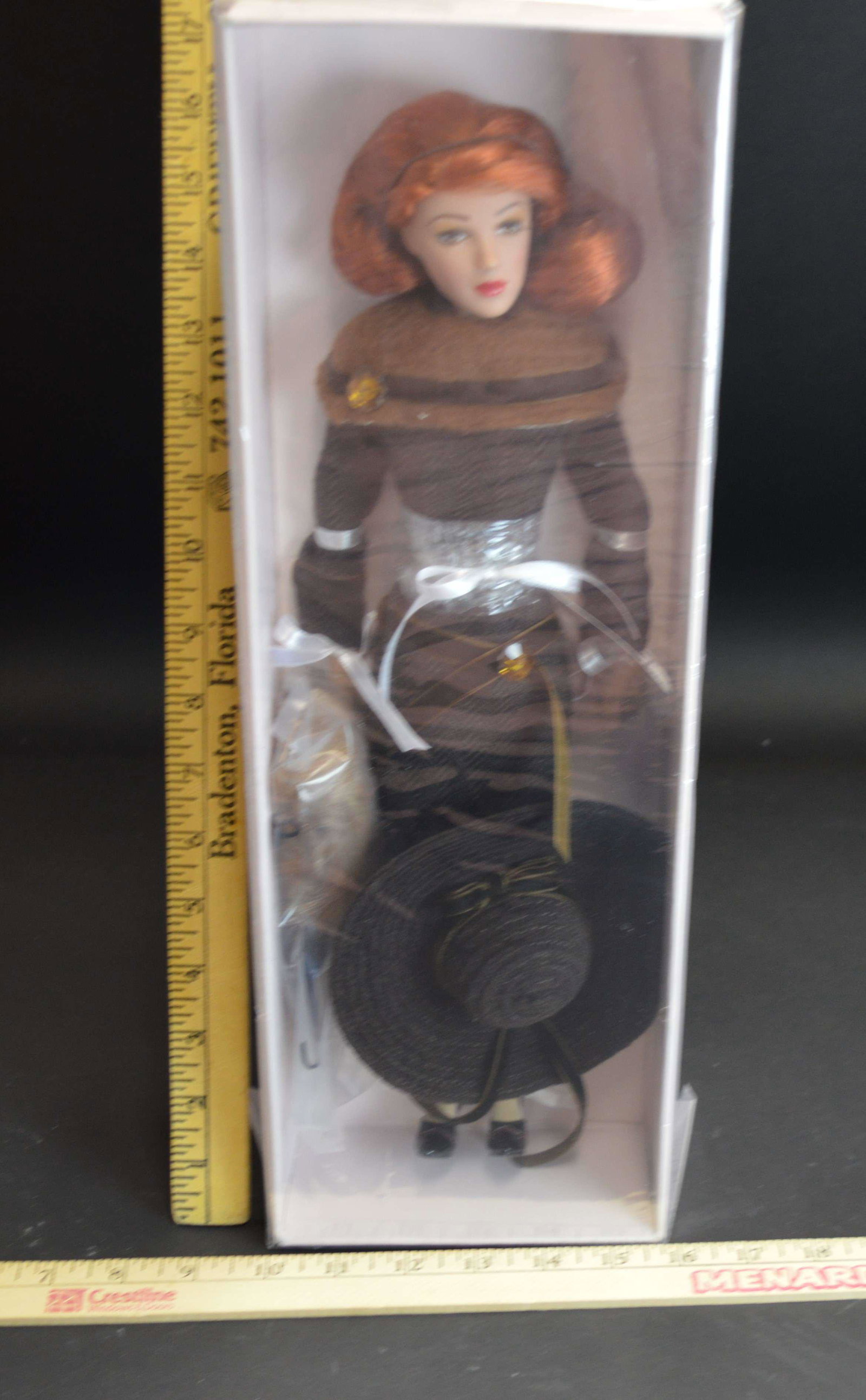 Madame Alexander Looks & Luxury Amanda Doll: A Madame Alexander 42310 "Looks & Luxury" Amanda Fairchild Ford doll.