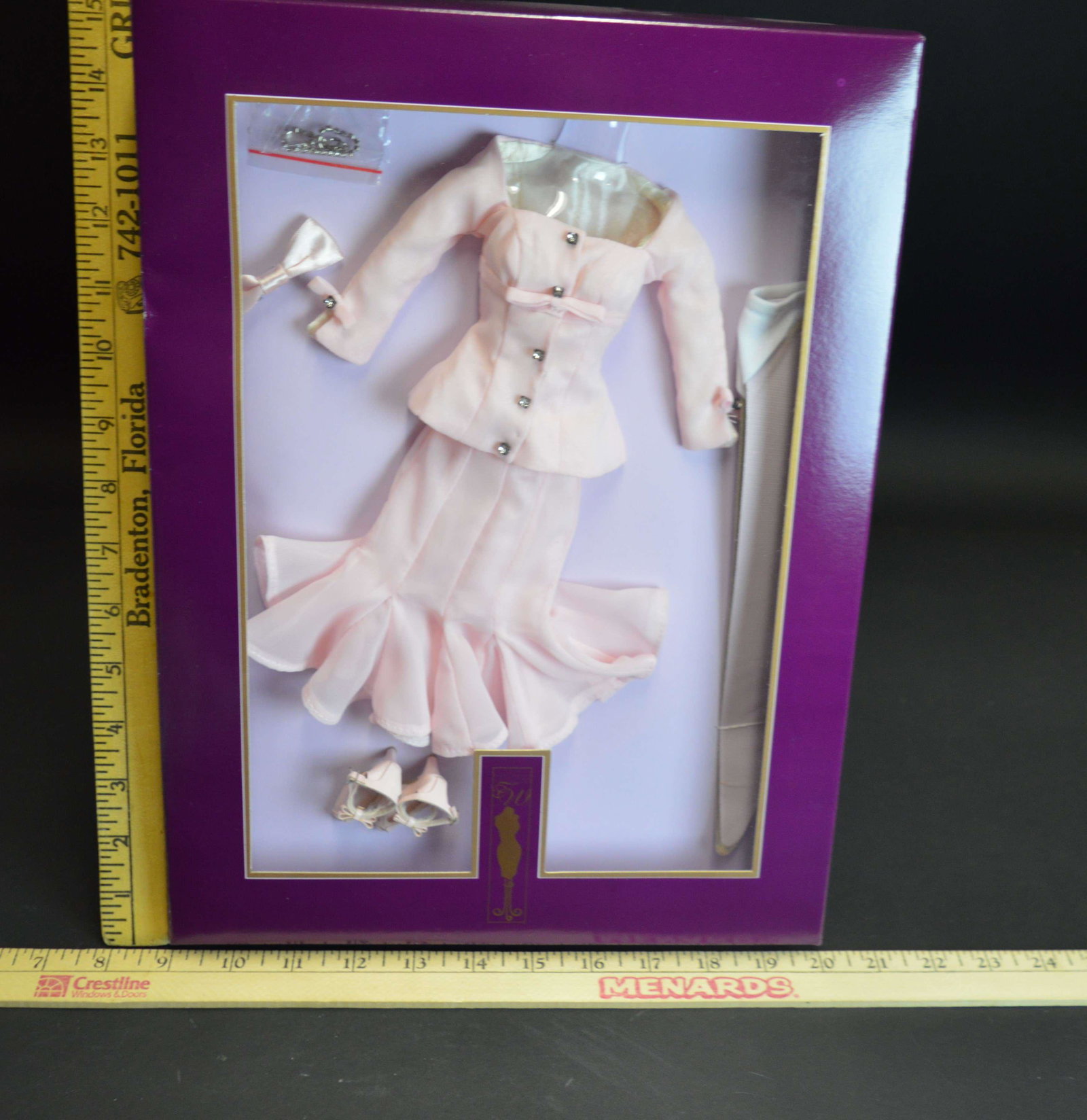 Tonner Tyler Wentworth Doll Clothing Set: A Tonner Tyler Wentworth "Feminine Charm" doll clothing set. T6-TWOF-05