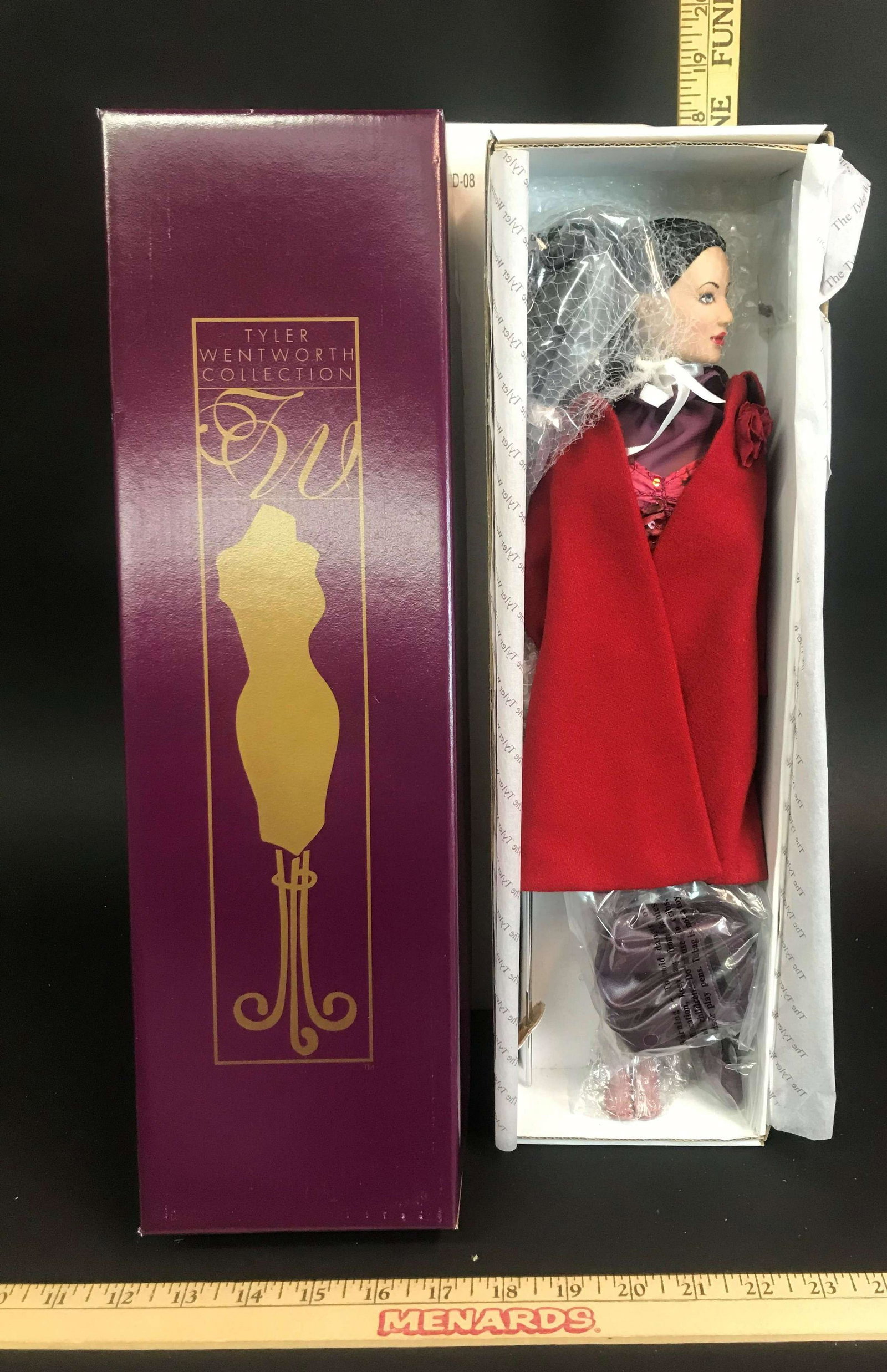Tonner Tyler Wentworth City Style Carrie Doll: A Tonner Tyler Wentworth "City Style Carrie" doll. T6-TWDD-08