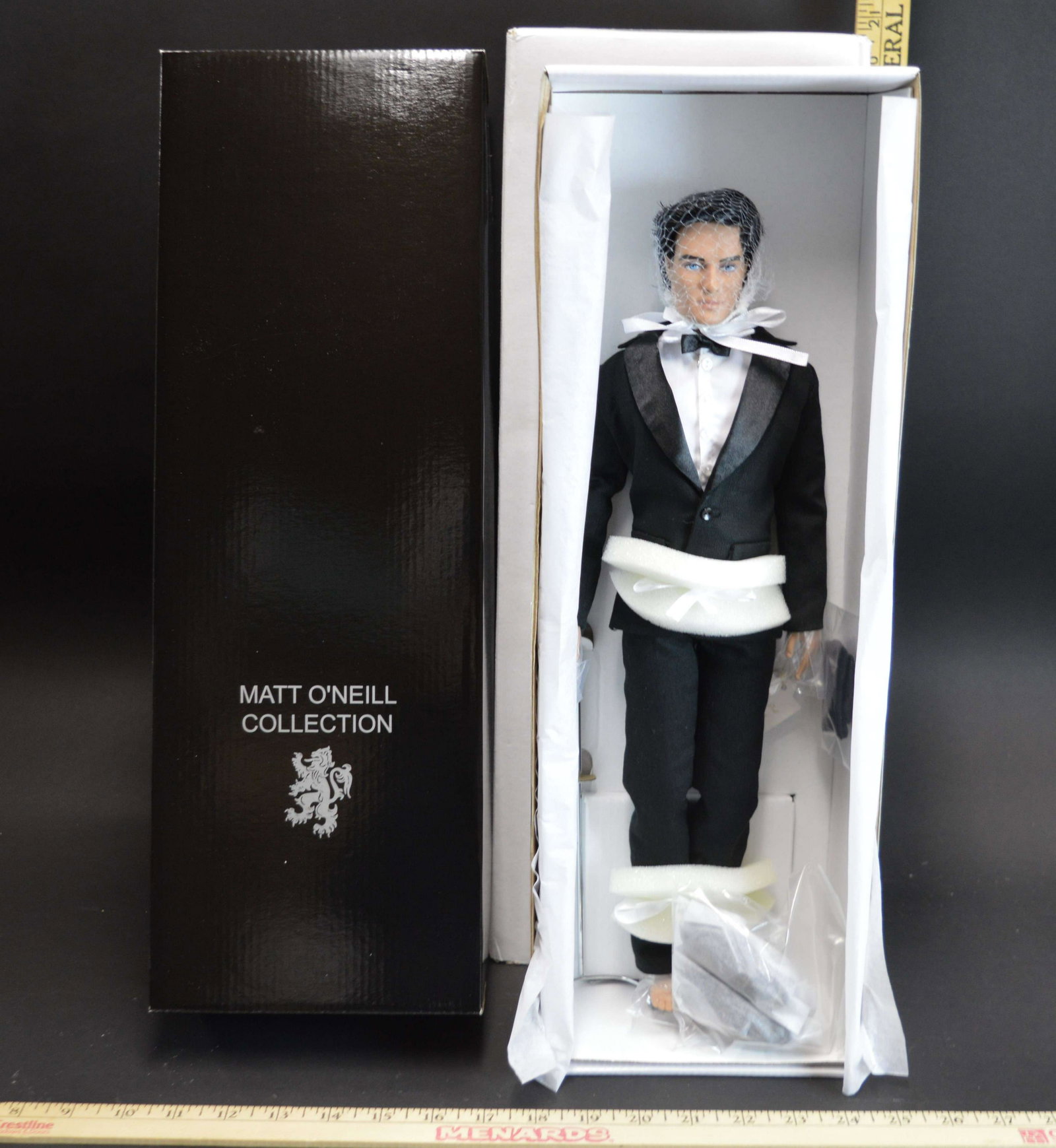 Tonner Matt O'Neill Simon Chase Doll: A Tonner Matt O'Neill Collection Simon Chase doll. T9MODD01
