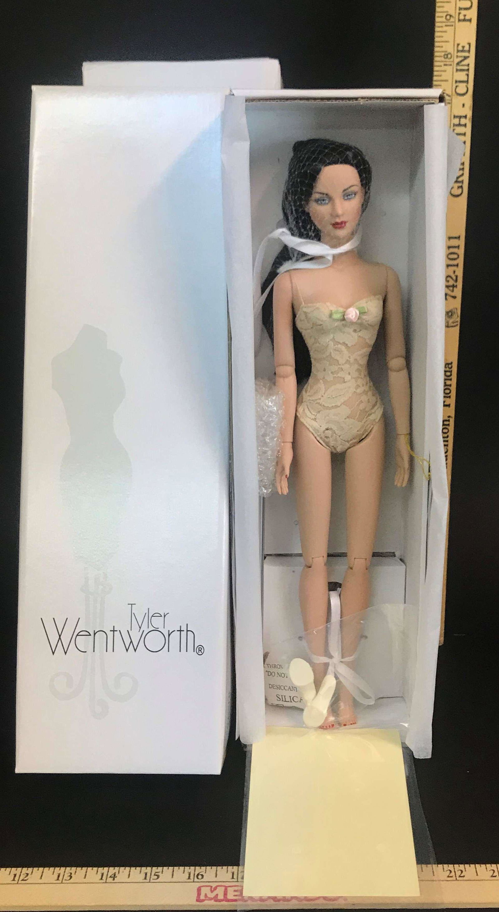Tonner Tyler Wentworth Au Naturale Ashleigh Doll: A Tonner Tyler Wentworth "2008 Au Naturale Ashleigh - Raven" doll. T8TWSD22