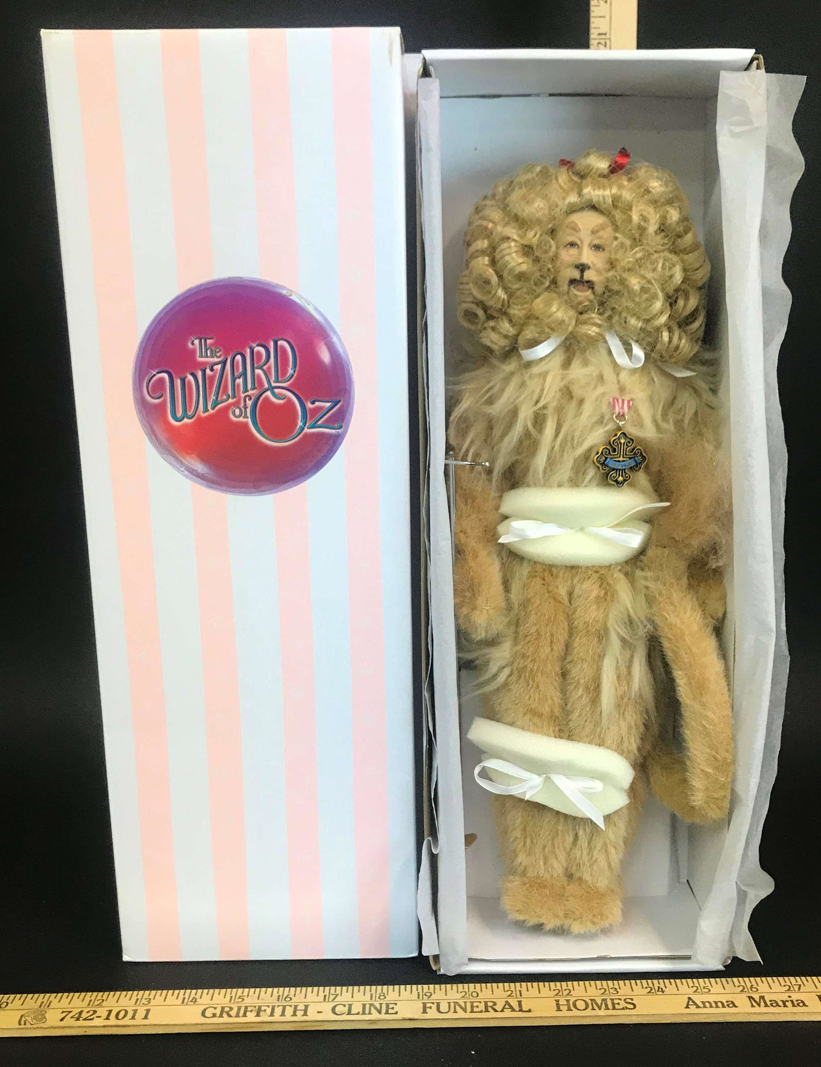 Tonner Wizard of Oz Cowardly Lion Doll: A Tonner Wizard of Oz Cowardly Lion doll. T6-OZDD-08