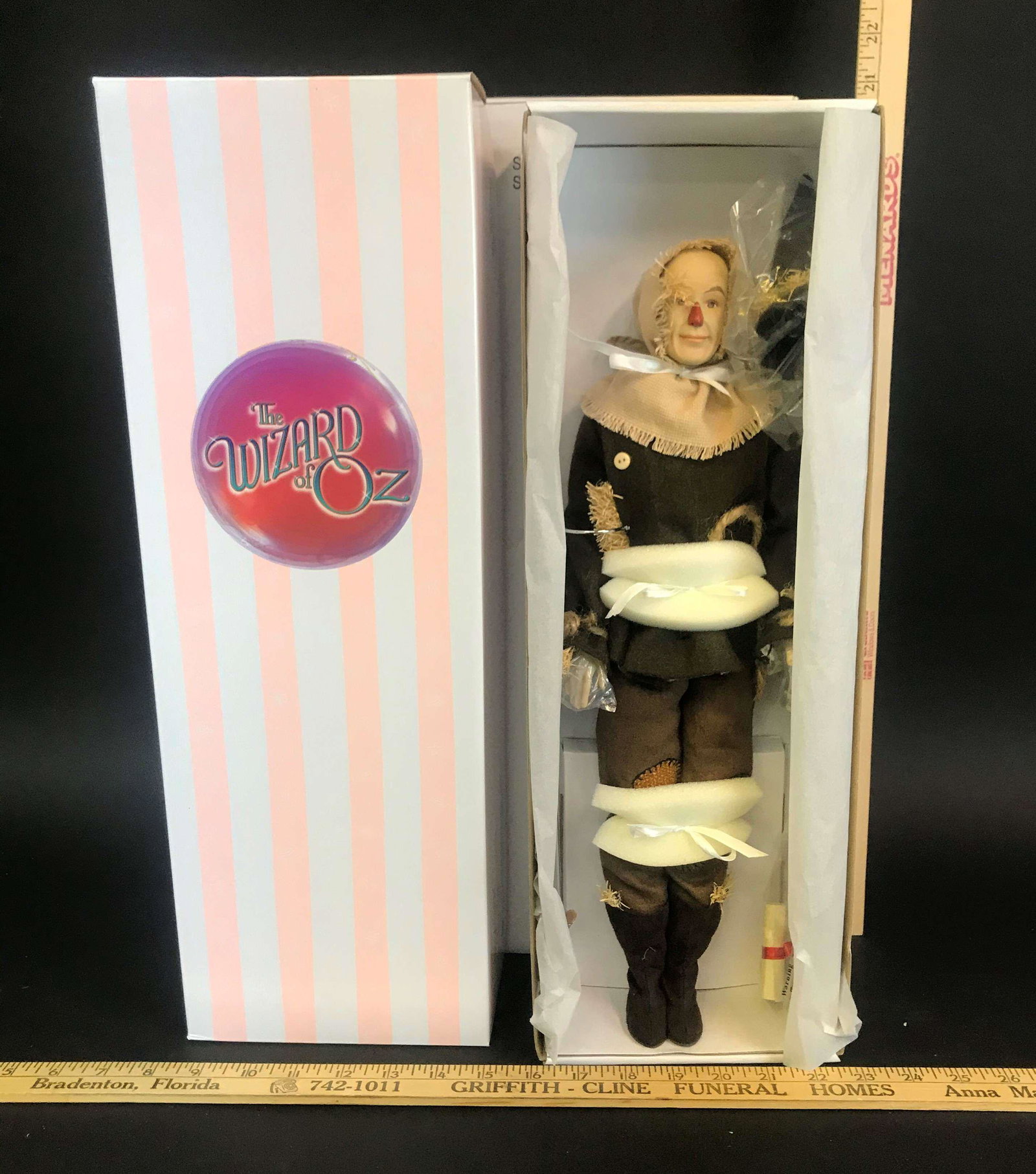 Tonner Wizard of Oz Scarecrow Doll: A Tonner Wizard of Oz Scarecrow doll. T6-OZDD-07