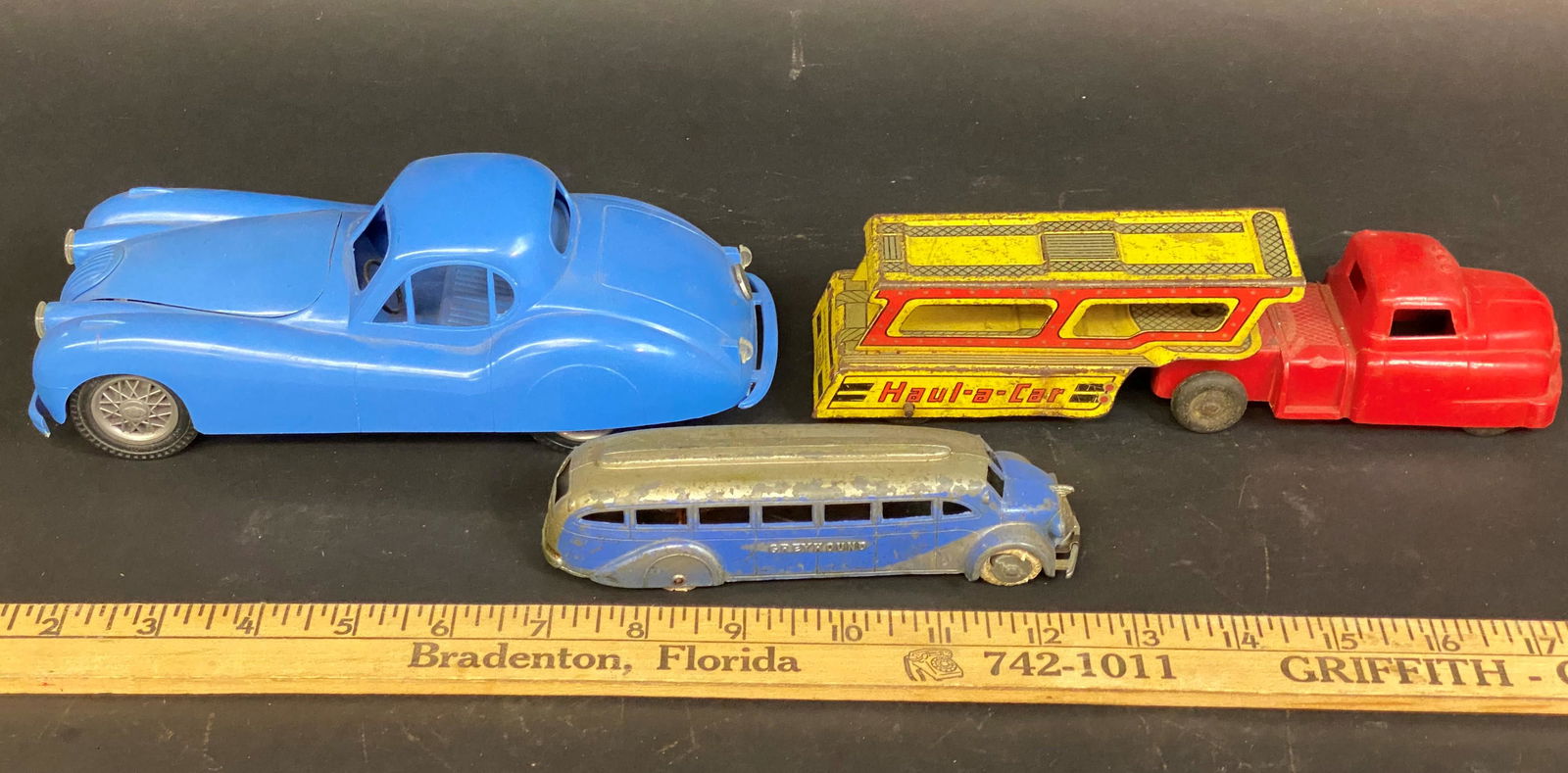 3 Vintage Toy Vehicles Greyhound Bus Wyandotte: 3 vintage toy cars, including a Greyhound bus, Ideal plastic car, and a Wyandotte car hauler.