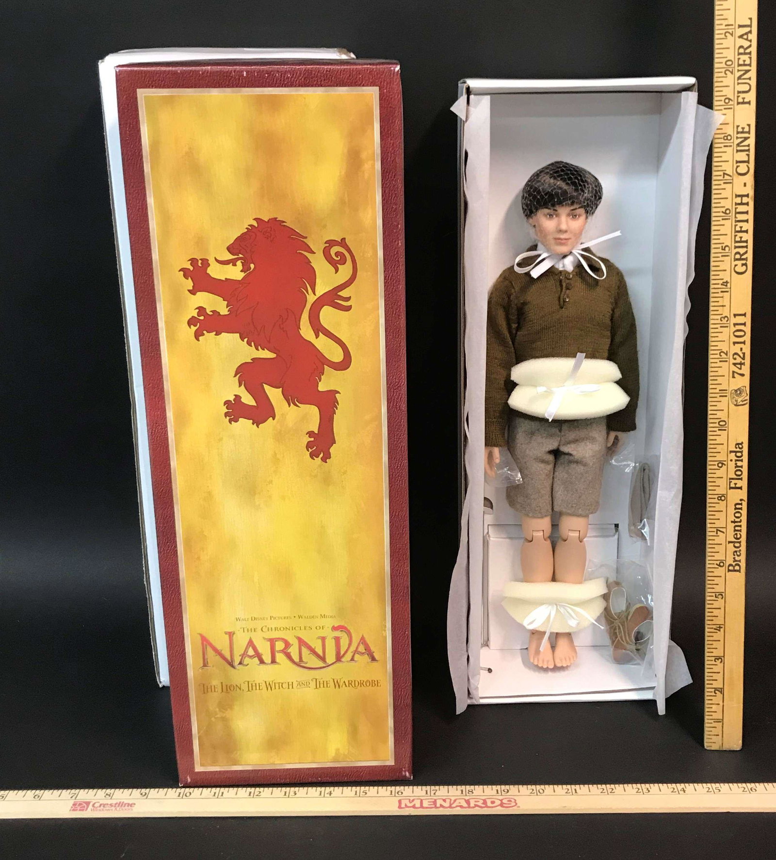 Tonner Chronicles of Narnia Coronation Edmund Doll: A Tonner The Chronicles of Narnia - The Lion, The Witch, and The Wardrobe "Coronation Pevensie" doll. T8NRDD03
