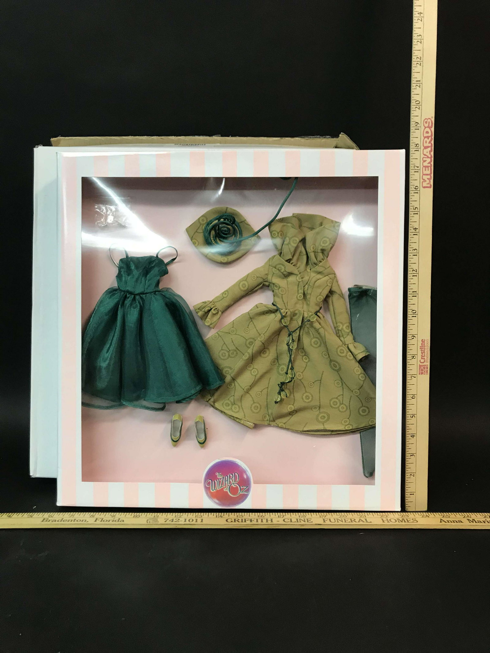 Tonner Wizard of Oz Witches Who Lunch Doll Clothing: A Tonner Wizard of Oz "Witches Who Lunch" doll clothing set. T7-OZOF-01