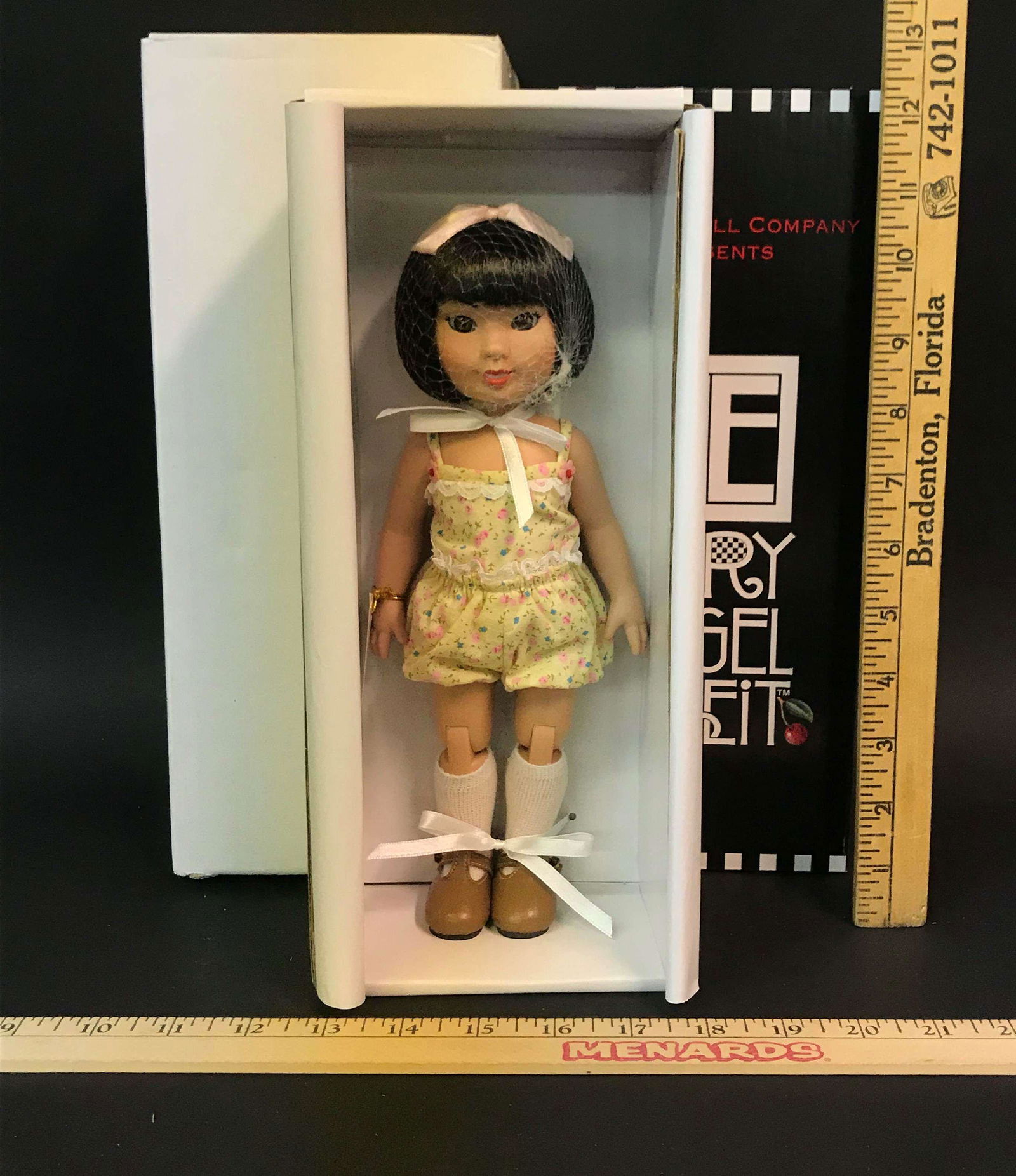 Tonner Mary Engelbreit Basic Gracie Doll: A Tonner Basic Gracie by Mary Engelbreit doll. T7-AEBD-03