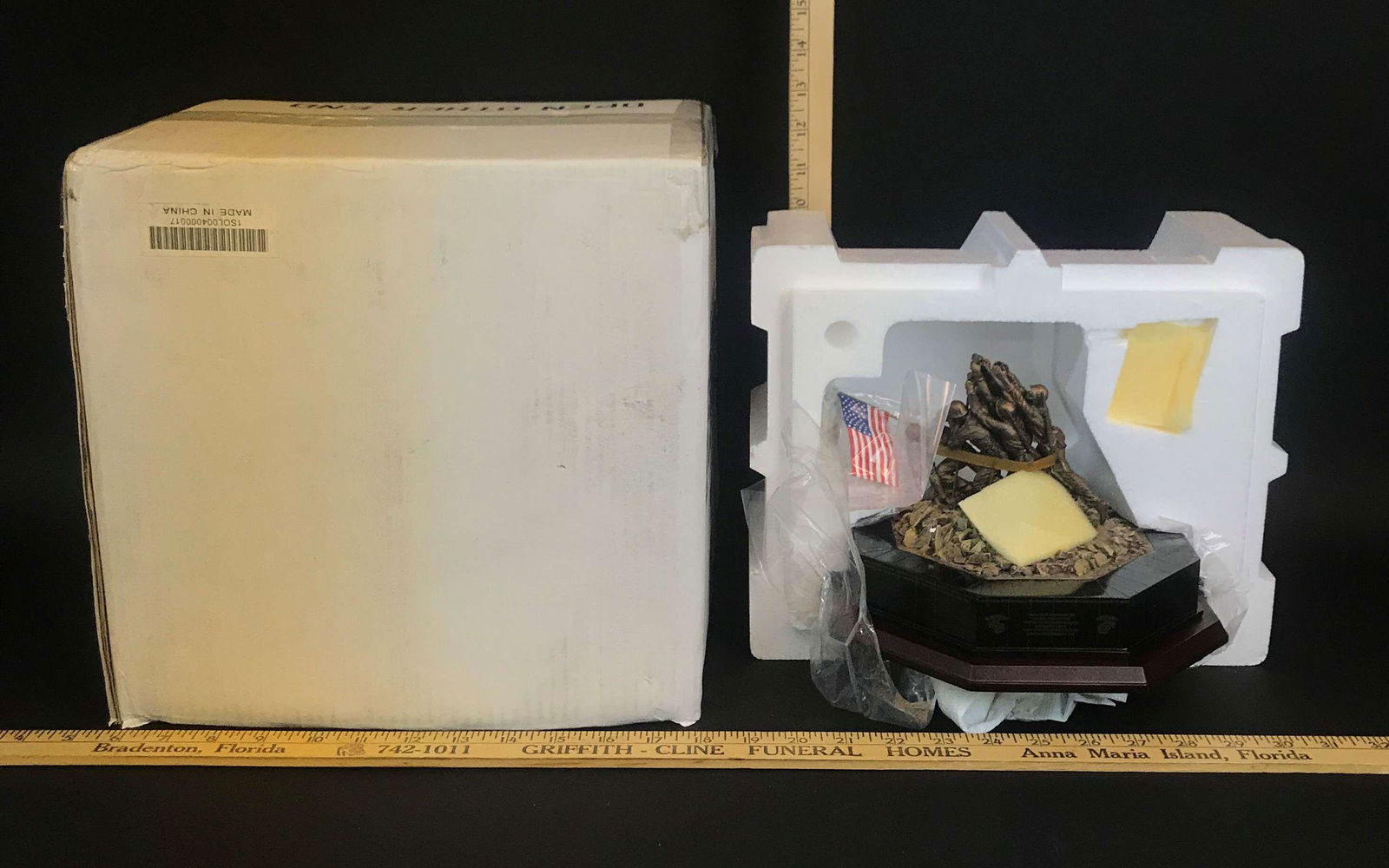 Danbury Mint Marine Corps War Memorial Model: A Danbury Mint Marine Corps War Memorial model.