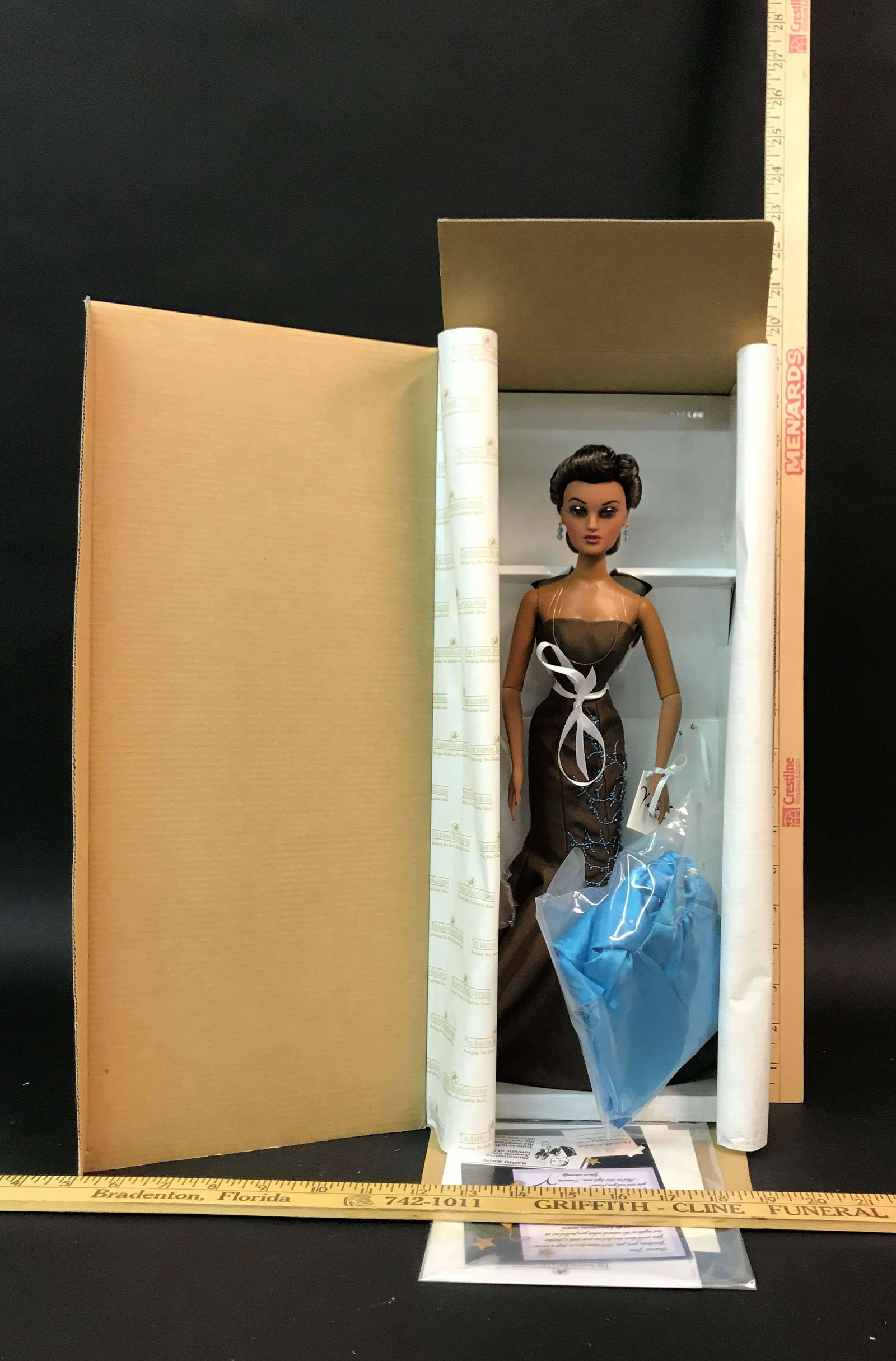 Ashton Drake Mel Odom Violet Waters Blues Doll: An Ashton-Drake Galleries "Blues in the Night" Mel Odom Violet Waters doll. 94445