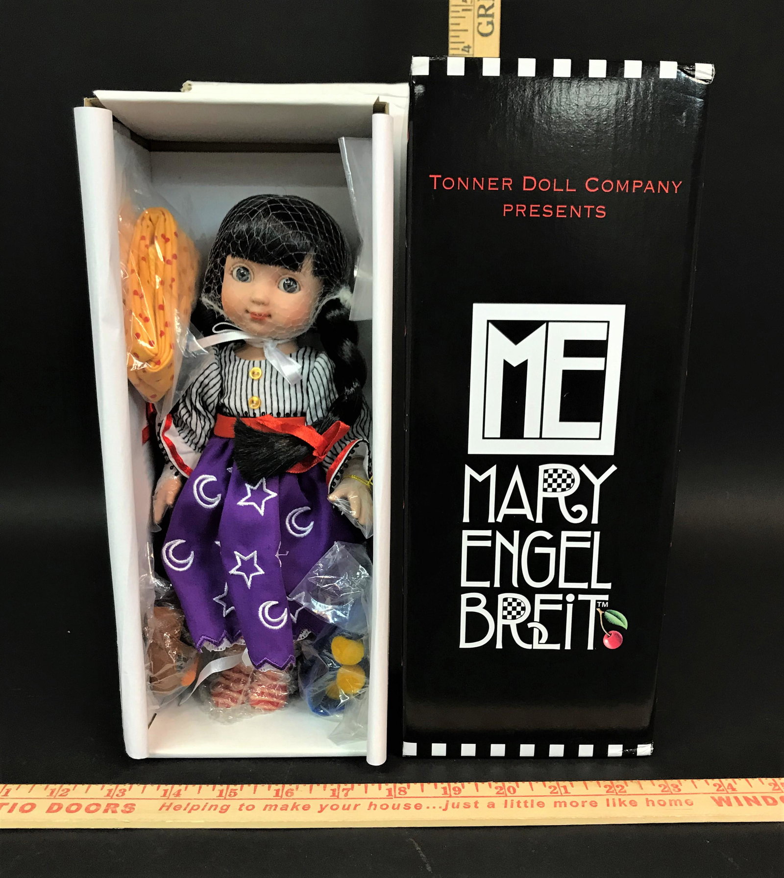 Tonner Mary Engelbreit Trick Or Treat 2006 Doll: A Tonner Mary Engelbreit "Trick or Treat 2006" doll. T6-AEDD-10