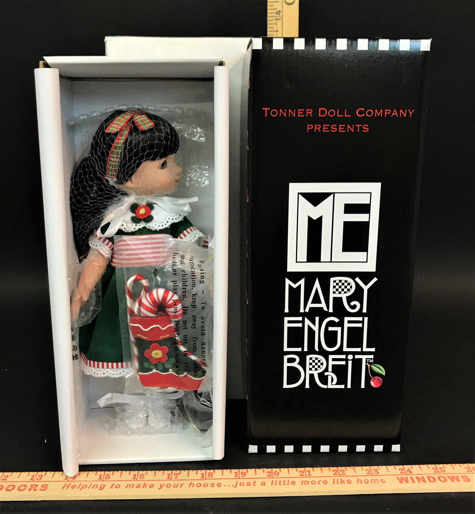 Tonner Mary Engelbreit The Stockings Were Hung Doll: A Tonner Mary Engelbreit "The Stockings Were Hung" doll. T6-AEDD-01
