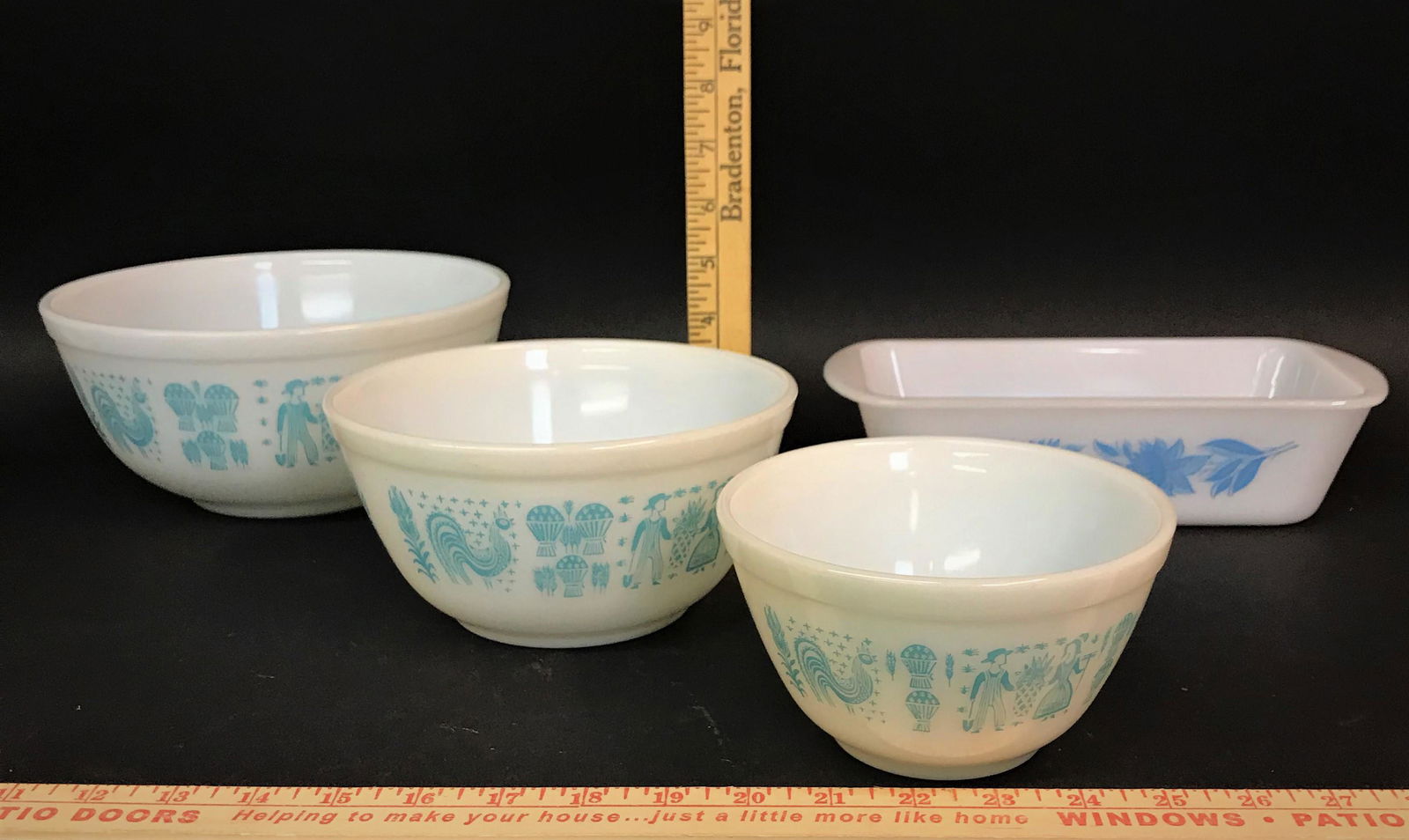 3 Pyrex Mixing Bowls Butterprint & Baking dish: 3 Pyrex mixing bowls in the "Butterprint" pattern, plus an unmarked baking dish.
