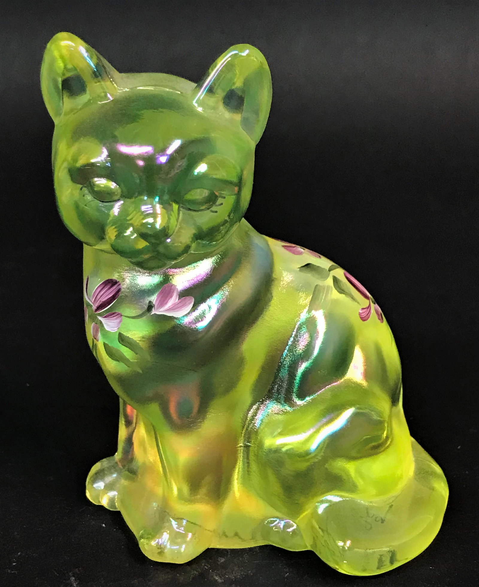 Vaseline Iridescent Hand Painted Fenton Glass Cat: An artist signed hand painted vaseline iridescent Fenton glass cat figurine.