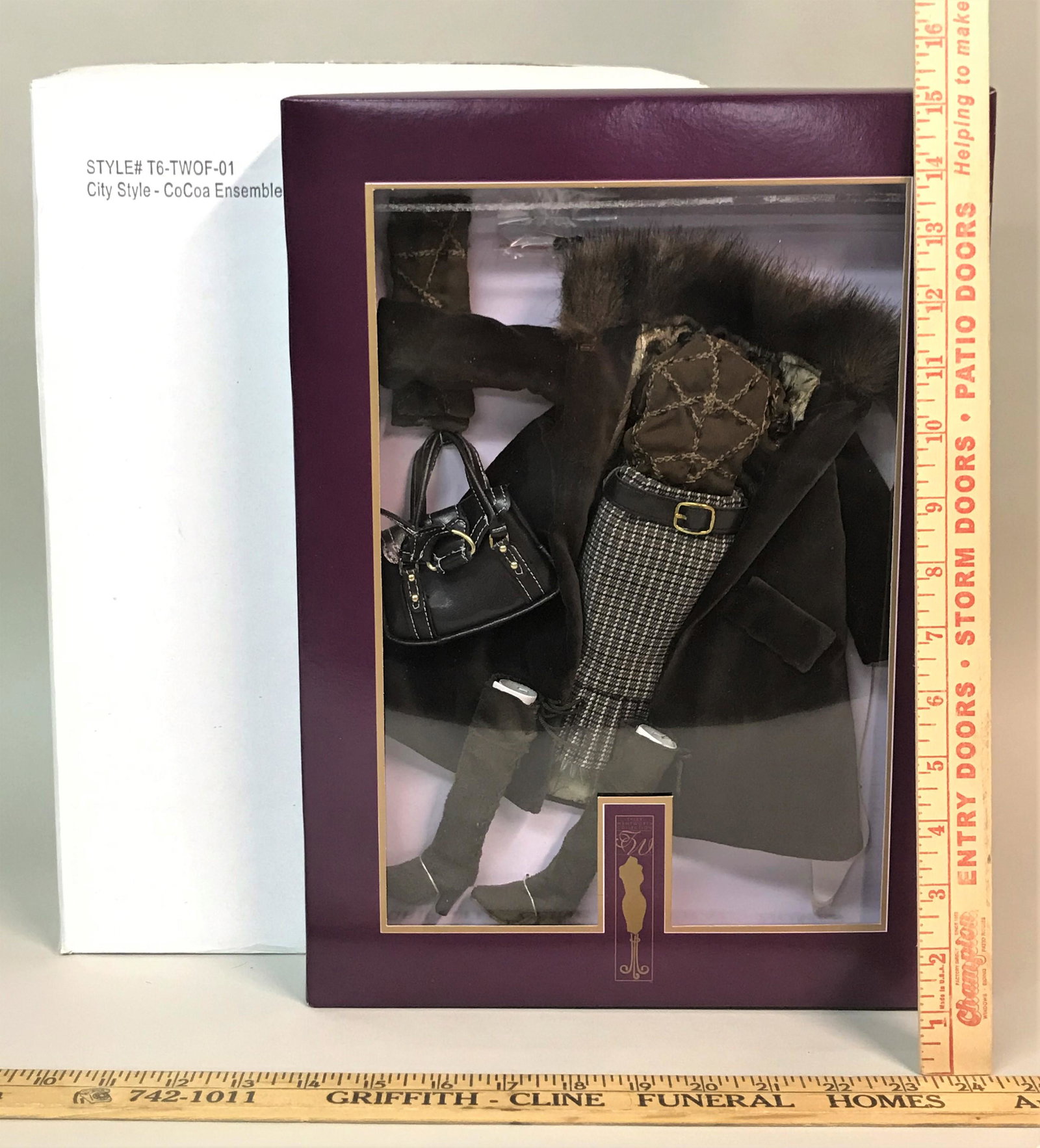 Tonner Tyler Wentworth CoCoa Ensembe Doll Clothing: A Tonner Tyler Wentworth "City Style - CoCoa Ensemble" doll clothing set.