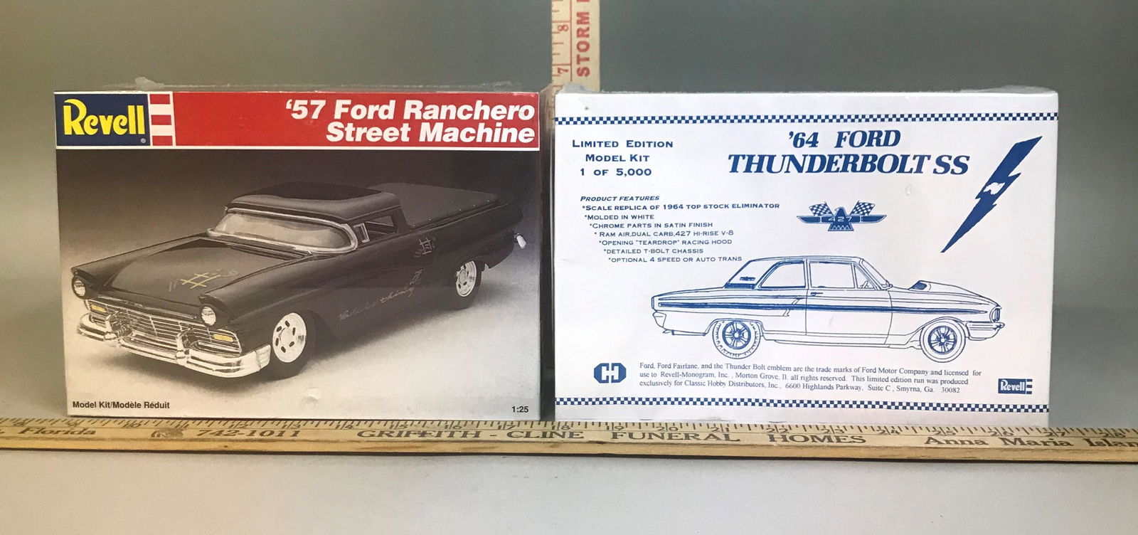 2 Revell 1:25 Model Kits '57 Ford Ranchero '64: 2 Revell 1:24 model kits, including '57 Ford Ranchero Street Machine & '64 Ford Thunderbolt SS