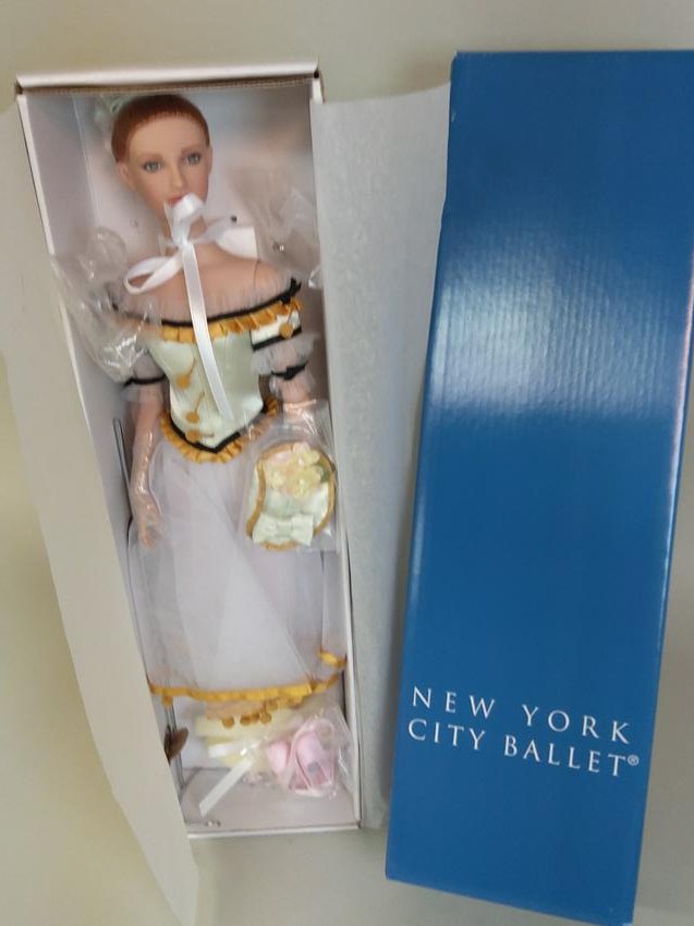 Tonner New York City Ballet Dance of the Lady Doll: A Tonner New York City Ballet "Dance of the Lady" doll. T6-NYDD-03