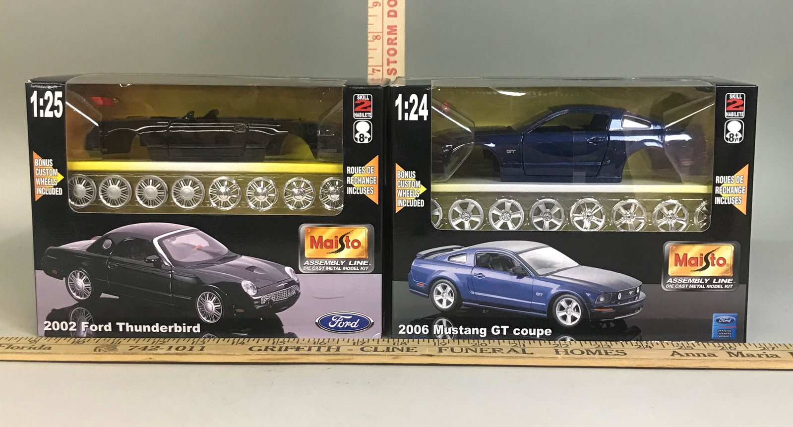 2 Maisto Model Kits '06 Mustang '02 Thunderbird: 2 Maisto model kits, including 1:24 2006 Mustang GT Coupe & 1:25 2002 Ford Thunderbird.