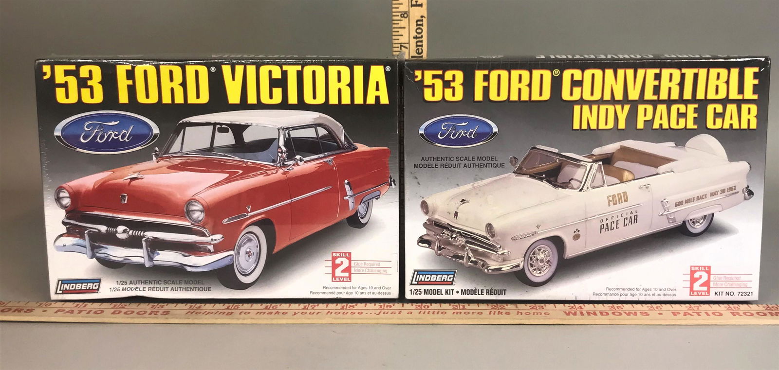 2 Lindberg 1:25 Model Kits '53 Ford Convertible: 2 Lindberg 1:25 model kits, including '53 Ford Convertible Indy Pace Car & '53 Ford Victoria