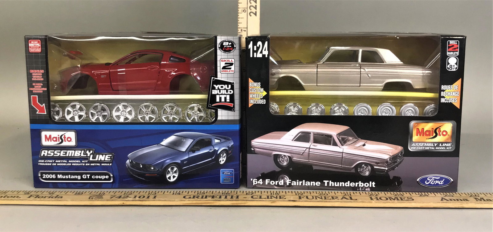 2 Maisto 1:24 Model Kits '64 Ford Fairlane '06 Mustang: 2 Maisto 1:24 model kits including '64 Ford Fairlane Thunderbolt & 2006 Mustang GT Coupe