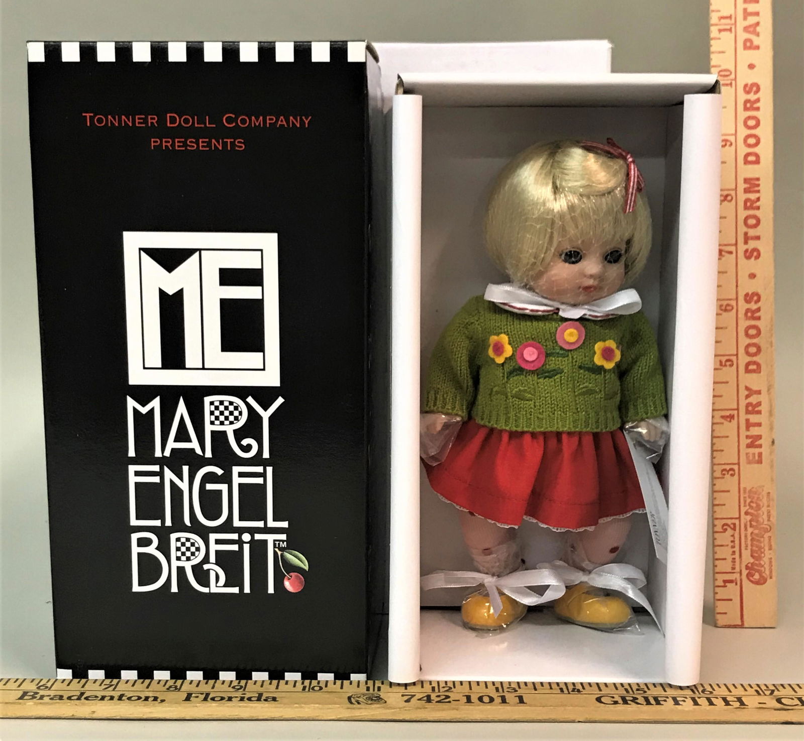 Tonner Mary Engelbreit Fall Flowers Doll: A Tonner Mary Engelbreit "Fall Flowers" doll. T6-LLDD-02