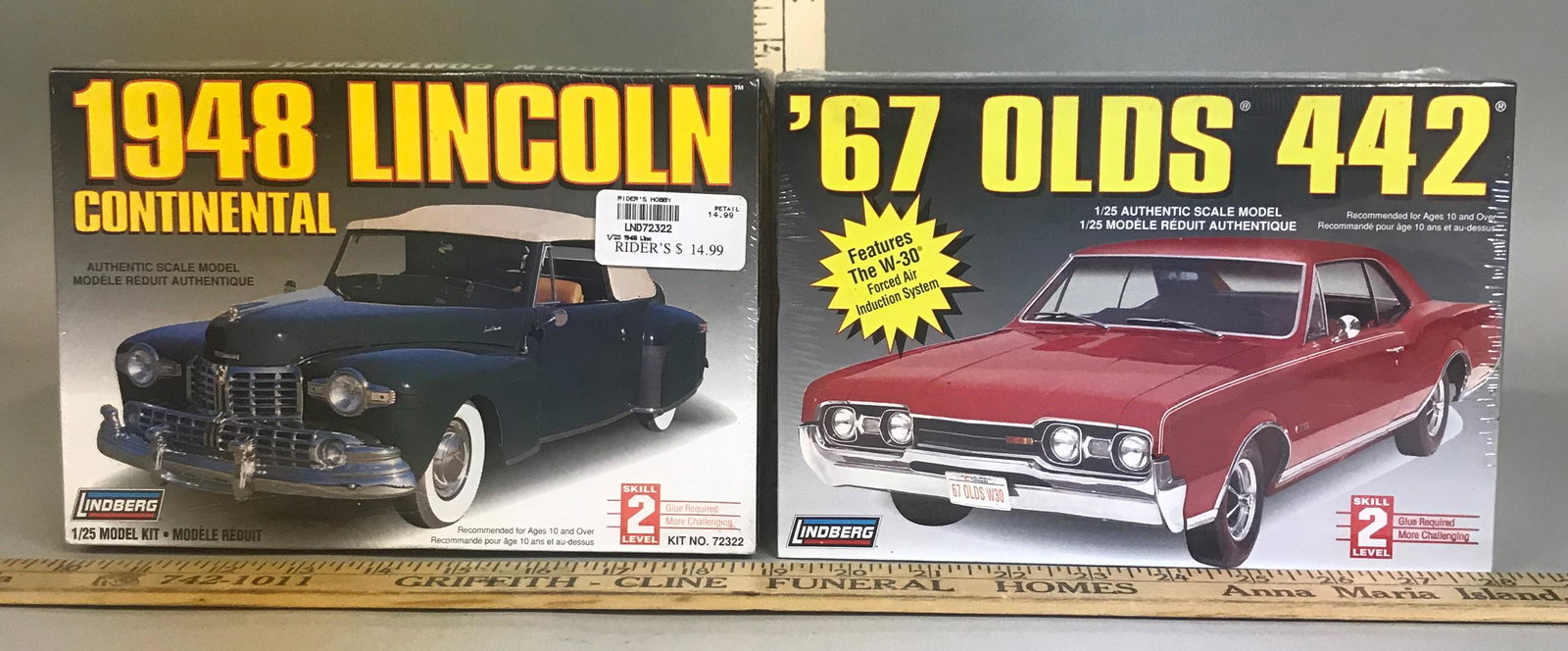 2 Lindberg 1:25 Model Kits '67 Olds '48 Liincoln: 2 Lindberg 1:25 model kits, including '67 Olds 442 & 1948 Lincoln Continental