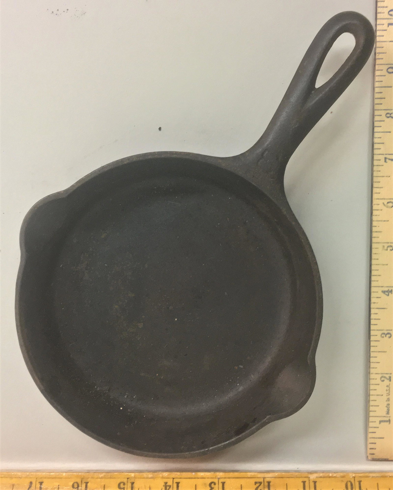 Griswold Cast Iron #3 Skillet 709B: A Griswold cast iron #3 skillet 709B