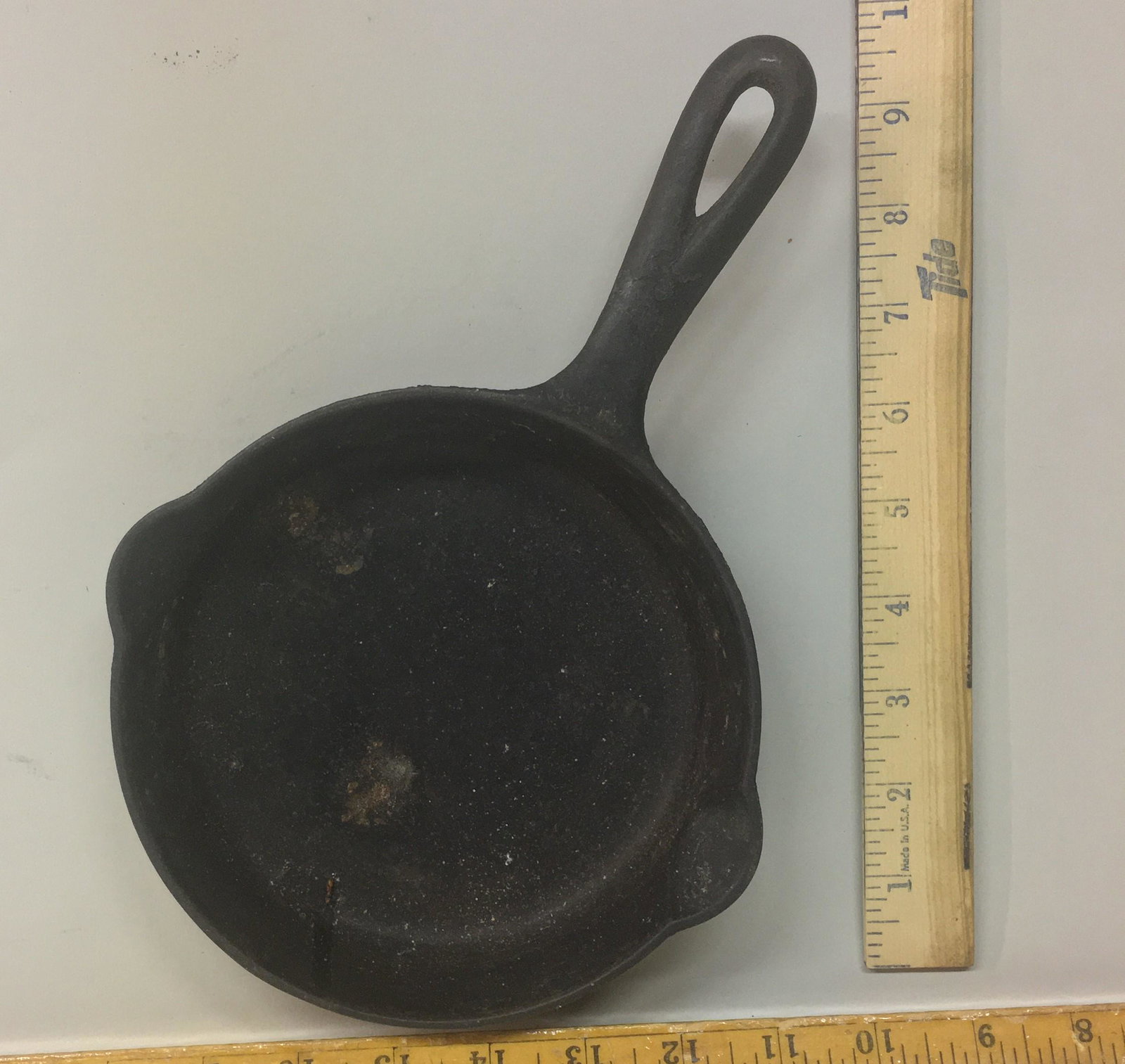 Griswold Cast Iron #3 Skillet Small Logo 709D: A Griswold cast iron #3 skillet with small logo 709D