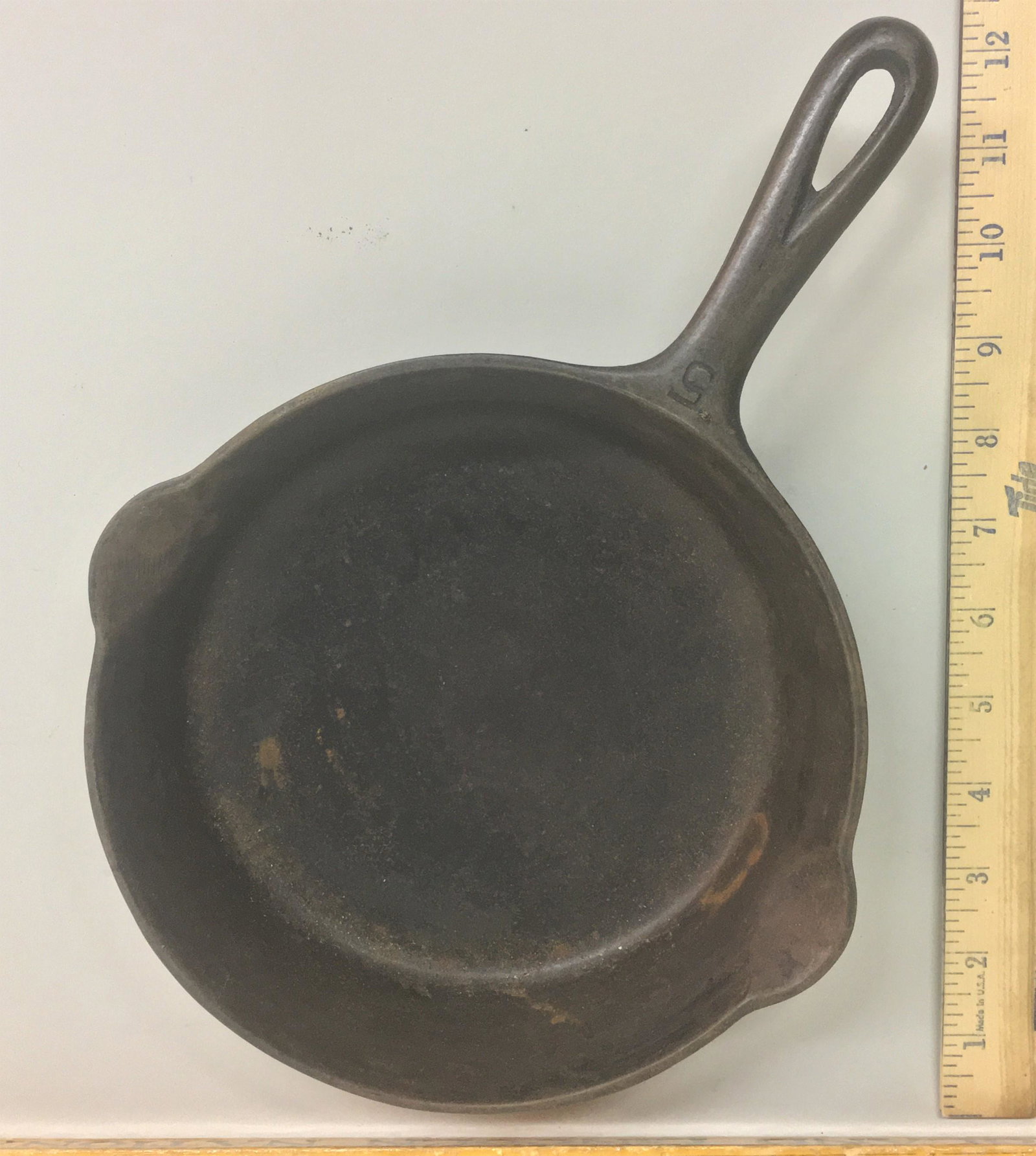 Griswold Cast Iron #5 Skillet 724C: A Griswold cast iron #5 skillet 724C