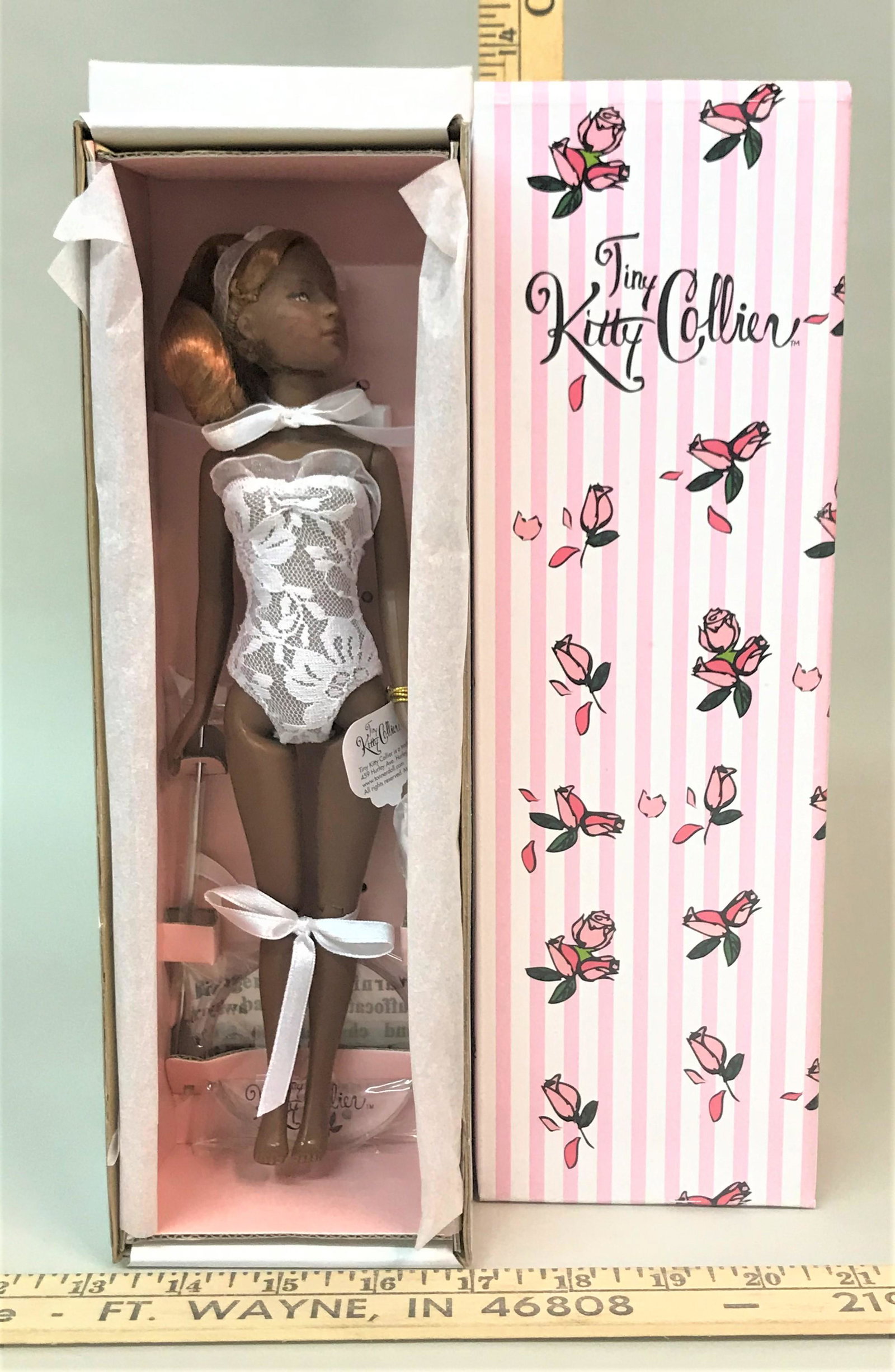 Tonner Tiny Kitty Collier Piny Tail Basic Dottie Doll: A Tonner Tiny Kitty Collier "Pony Tail Basic Dottie" doll. T6-KTBD-03