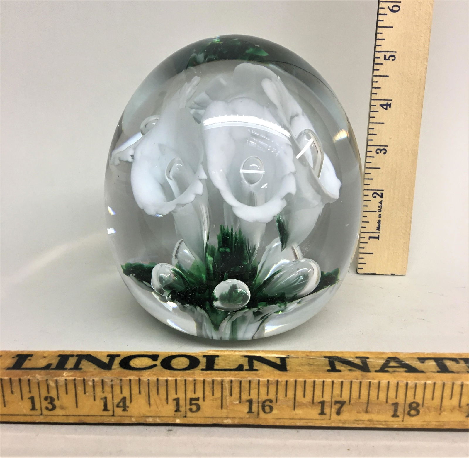 Large Gibson Art Glass Paperweight: A large Gibson art glass paperweight.