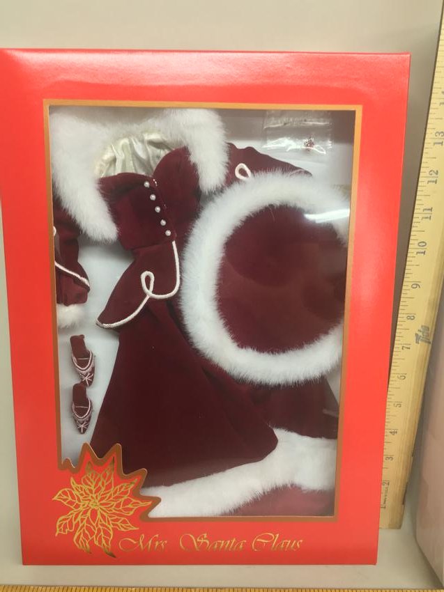 Tonner Mrs. Santa Claus North Pole Stroll Doll Clothing: A Tonner Mrs. Santa Claus "North Pole Stroll" doll clothing set. T6-XMOF-01