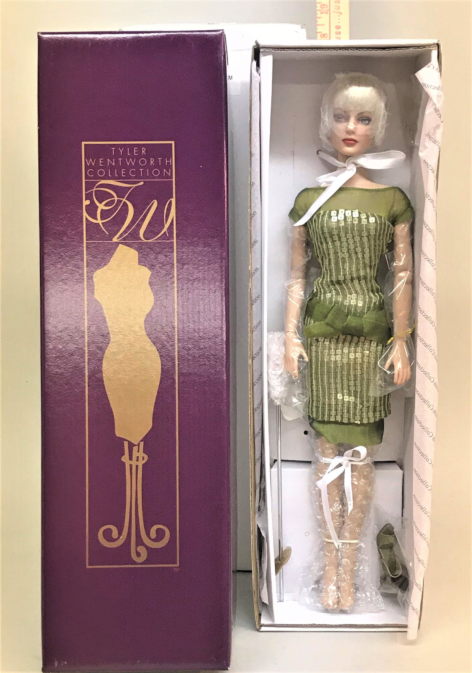 Tonner Tyler Wentworth Modern Mood Sydney Chase Doll: A Tonner Tyler Wentworth "Modern Mood - Sydney Chase" doll. T6-TWDD-12