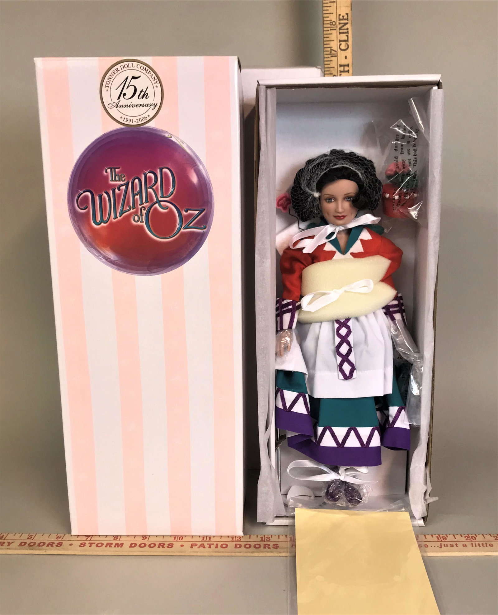 Tonner Wizard of Oz Welcome Munchkinland Doll: A Tonner Wizard of Oz "We Welcome You To Munchkinland" doll. T6-OZSD-01