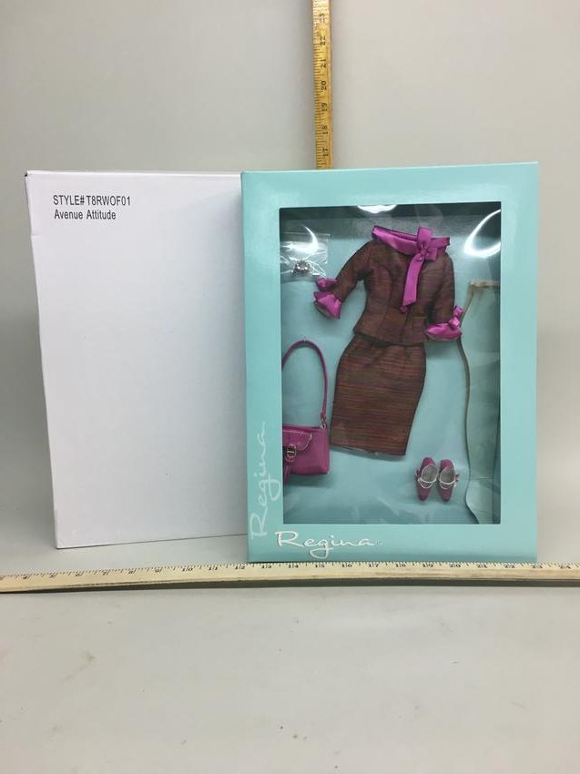 Tonner Regina Avenue Attitude Doll Clothing Set: A Tonner Regina "Avenue Attitude" doll clothing set. T8RWOF01