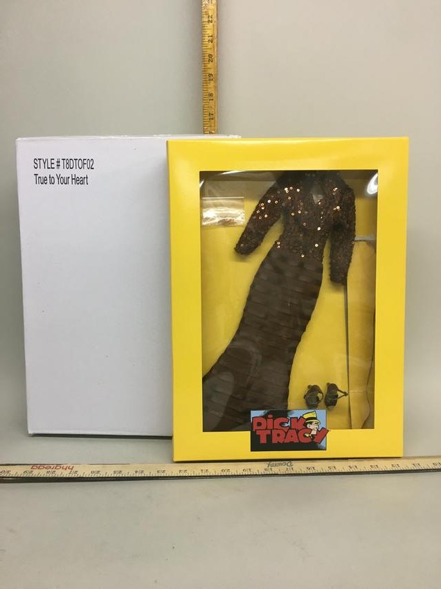 Tonner Dick Tracy True to Your Heart Doll Clothing Set: A Tonner Dick Tracy "True to Your Heart" doll clothing set. T8DTOF02