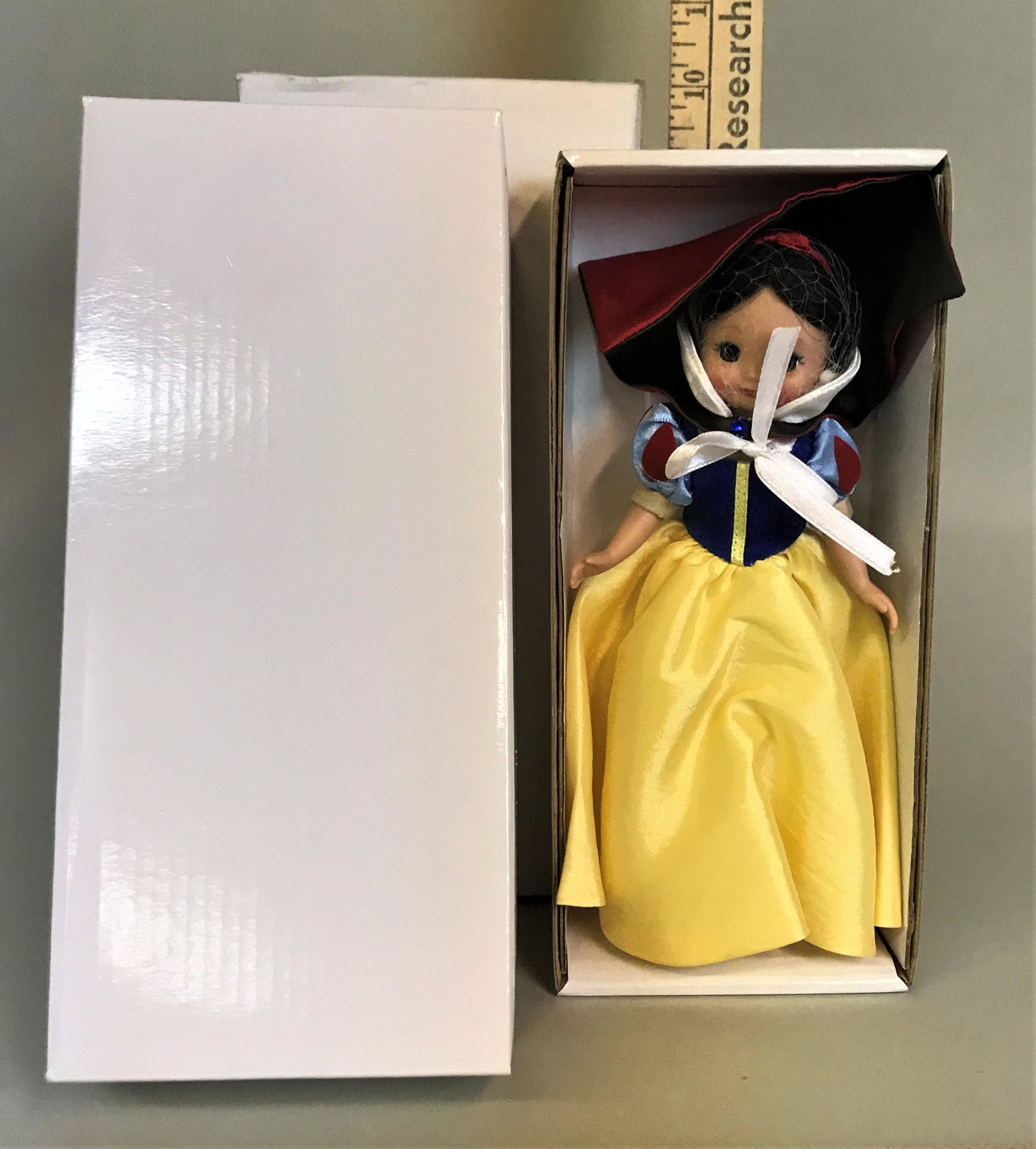 Tonner 8" Snow White Doll: Tonner 8" Snow White doll. T9DYSD02