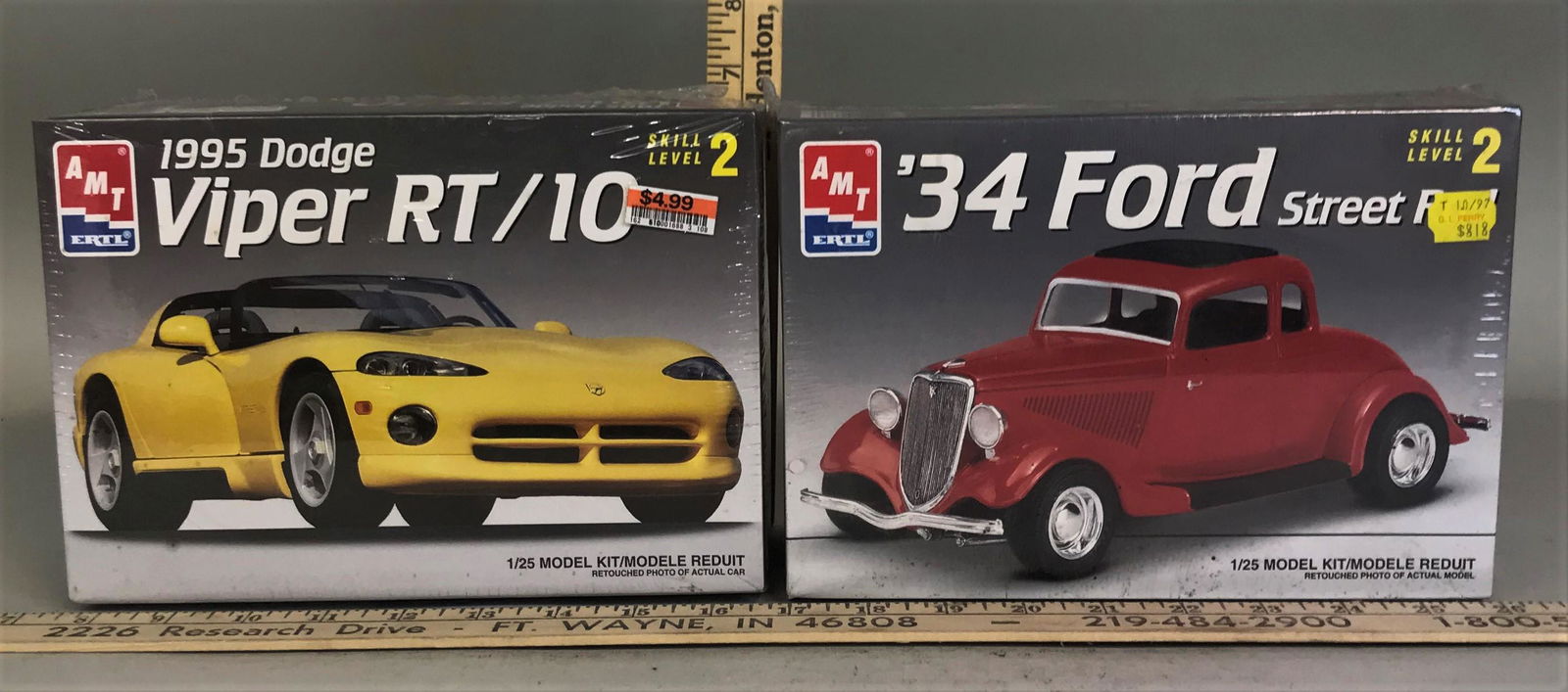2 AMT Ertl 1:25 Model Kits '34 Ford Street Rod & '95: 2 AMT Ertl 1:25 model kits including '34 Ford Street Rod & 1995 Dodge Viper RT/10