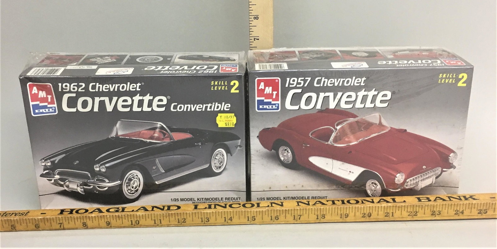 2 AMT Ertl 1:25 Model Kits '62 & '57 Chevrolet Corvette: 2 AMT Ertl 1:25 model kits including 1962 Chevrolet Corvette Convertible & 1957 Chevrolet Corvette.