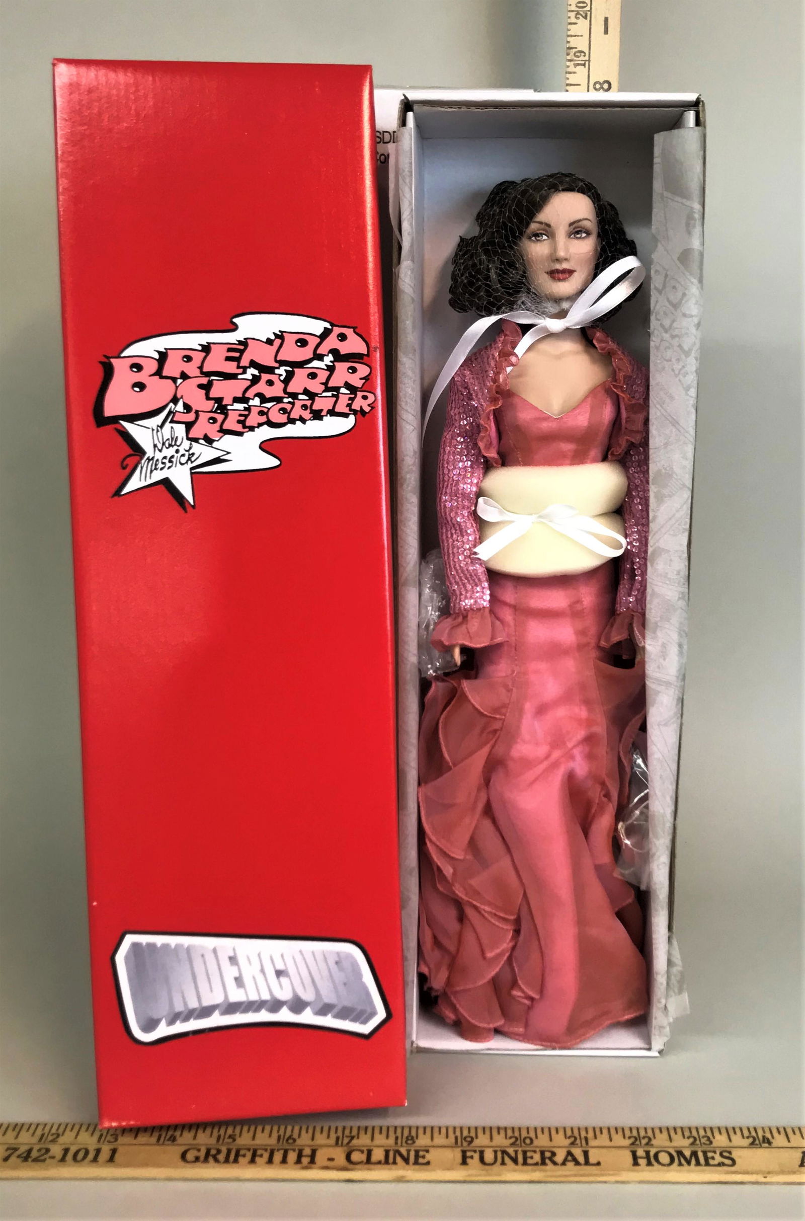 Effanbee Brenda Starr Reporter Sunset Glow Doll: An Effanbee Brenda Starr Reporter "Sunset Glow Contessa" doll. E6-BSDD-07