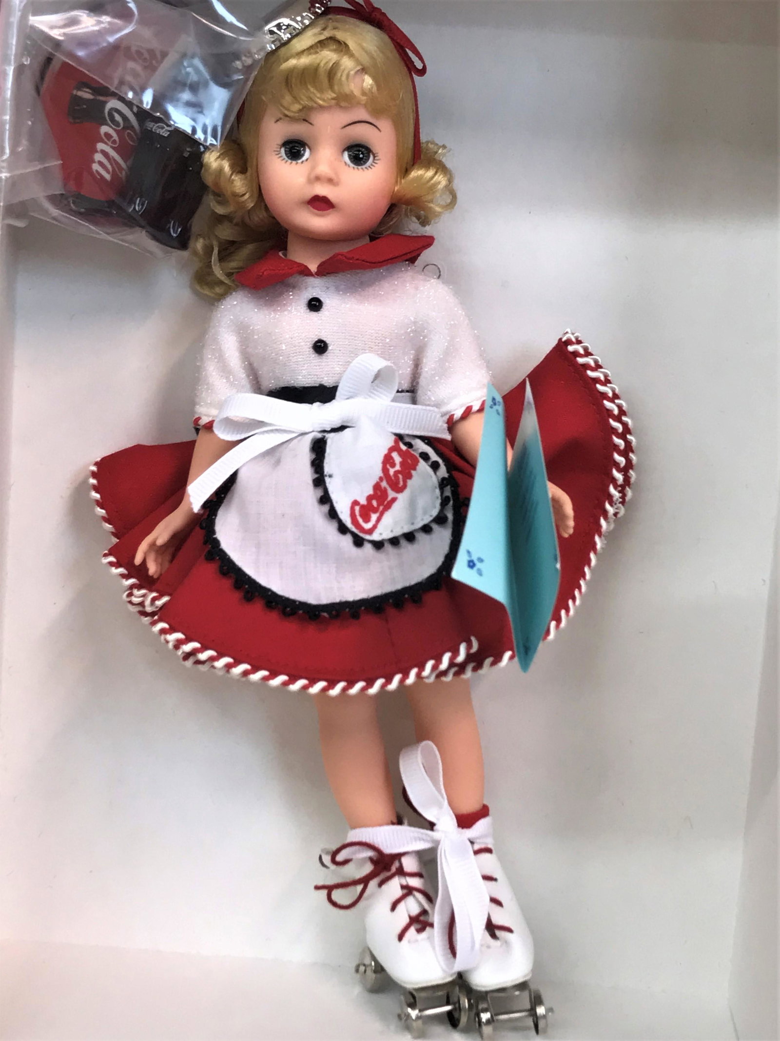 Madame Alexander Doll- 1999 Coca-Cola Carhop: Madame Alexander Doll- 1999 Coca-Cola Carhop - Style number 17400