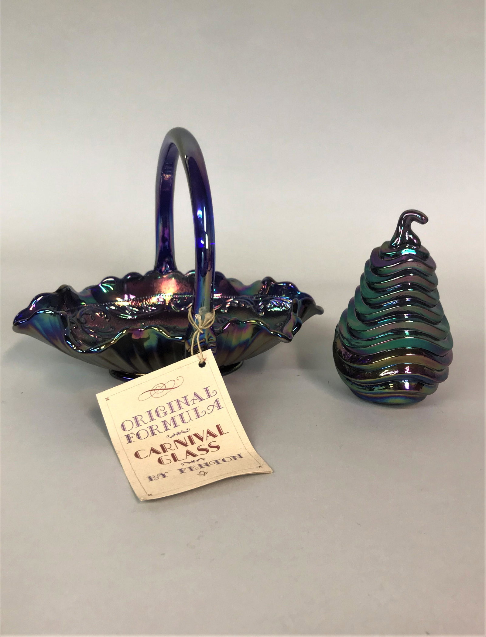 2 Pieces of Fenton Carnival Glass: 2 pieces of Fenton carnival glass.